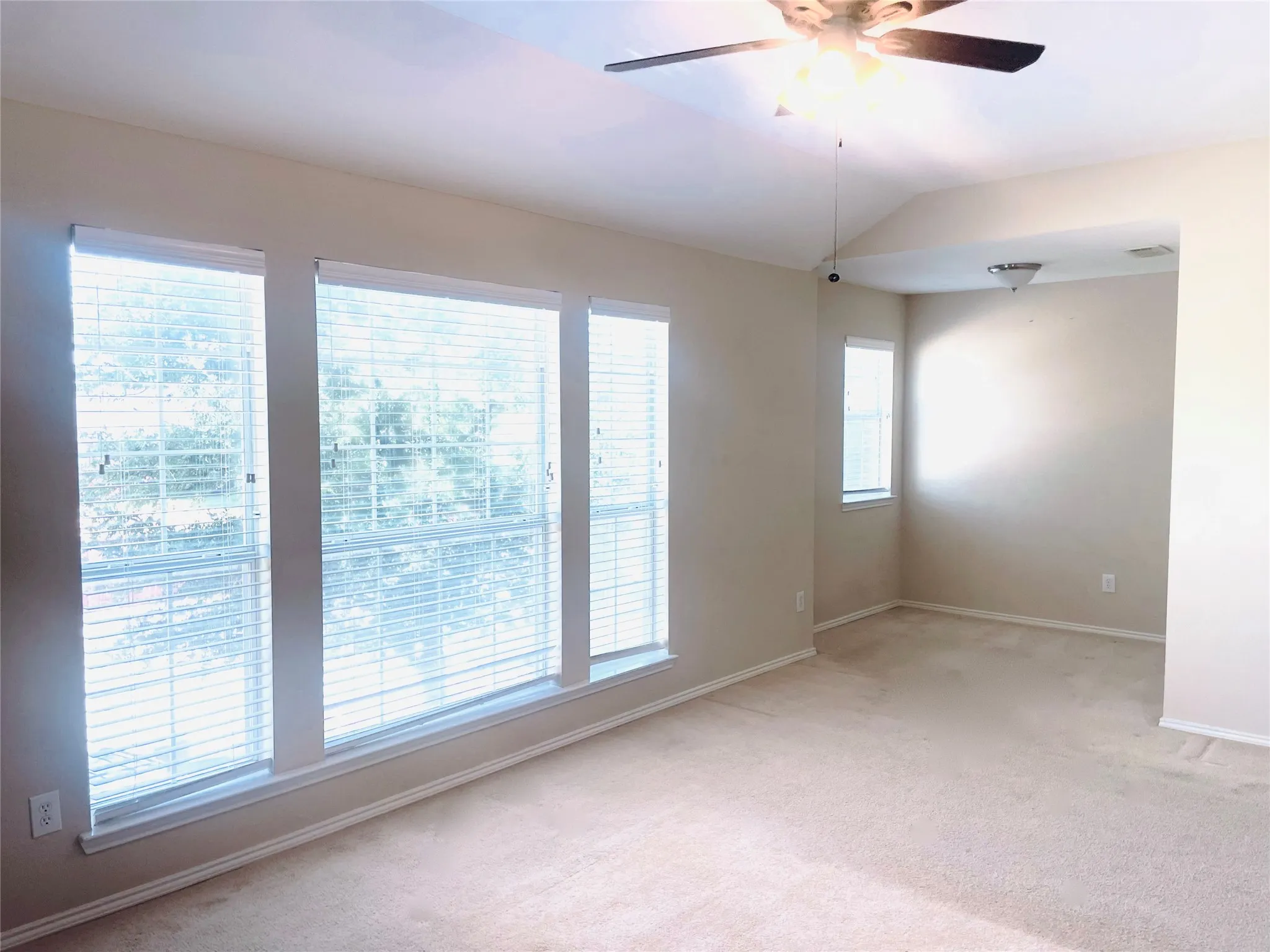Single Family Residence For Sale in Tarrant County , 13081 Fencerow Road, Fort Worth, Texas 76244, 4 Bedroom, 3 Bathroom, 2 Garage spaces, 2,851 Sqft, built in 2004, mls#21379917, Real Estate Agent in Fort Worth, Homes For Sale in Tarrant county, Homes For Sale in Fort Worth, Realtor in Fort Worth Texas, Real Estate Brokerage Independent Realty Texas, Luminita Cordes Realtor
