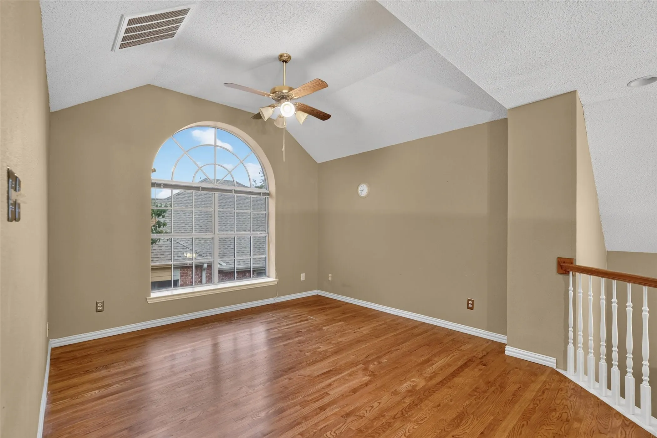 Single Family Residence For Sale in Dallas County , 9803 Hickory Hollow Lane, Irving, Texas 75063, 3 Bedroom, 3 Bathroom, 2 Garage spaces, 2,327 Sqft, built in 1994, mls#21365063, Real Estate Agent in Irving, Homes For Sale in Dallas county, Homes For Sale in Irving, Realtor in Irving Texas, Real Estate Brokerage Independent Realty Texas, Luminita Cordes Realtor
