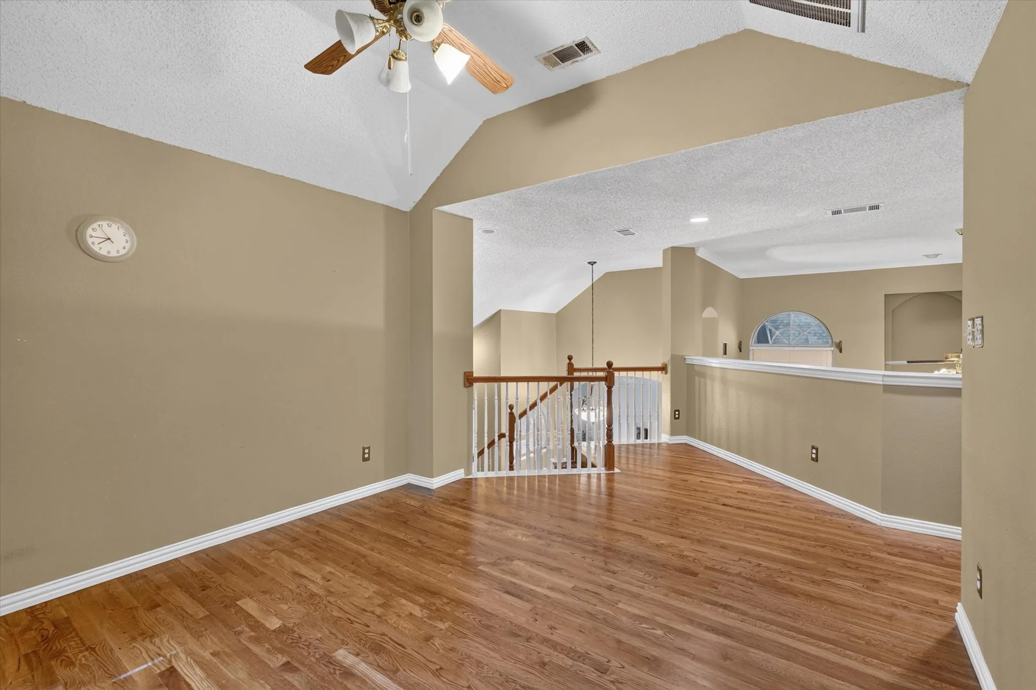 Single Family Residence For Sale in Dallas County , 9803 Hickory Hollow Lane, Irving, Texas 75063, 3 Bedroom, 3 Bathroom, 2 Garage spaces, 2,327 Sqft, built in 1994, mls#21365063, Real Estate Agent in Irving, Homes For Sale in Dallas county, Homes For Sale in Irving, Realtor in Irving Texas, Real Estate Brokerage Independent Realty Texas, Luminita Cordes Realtor