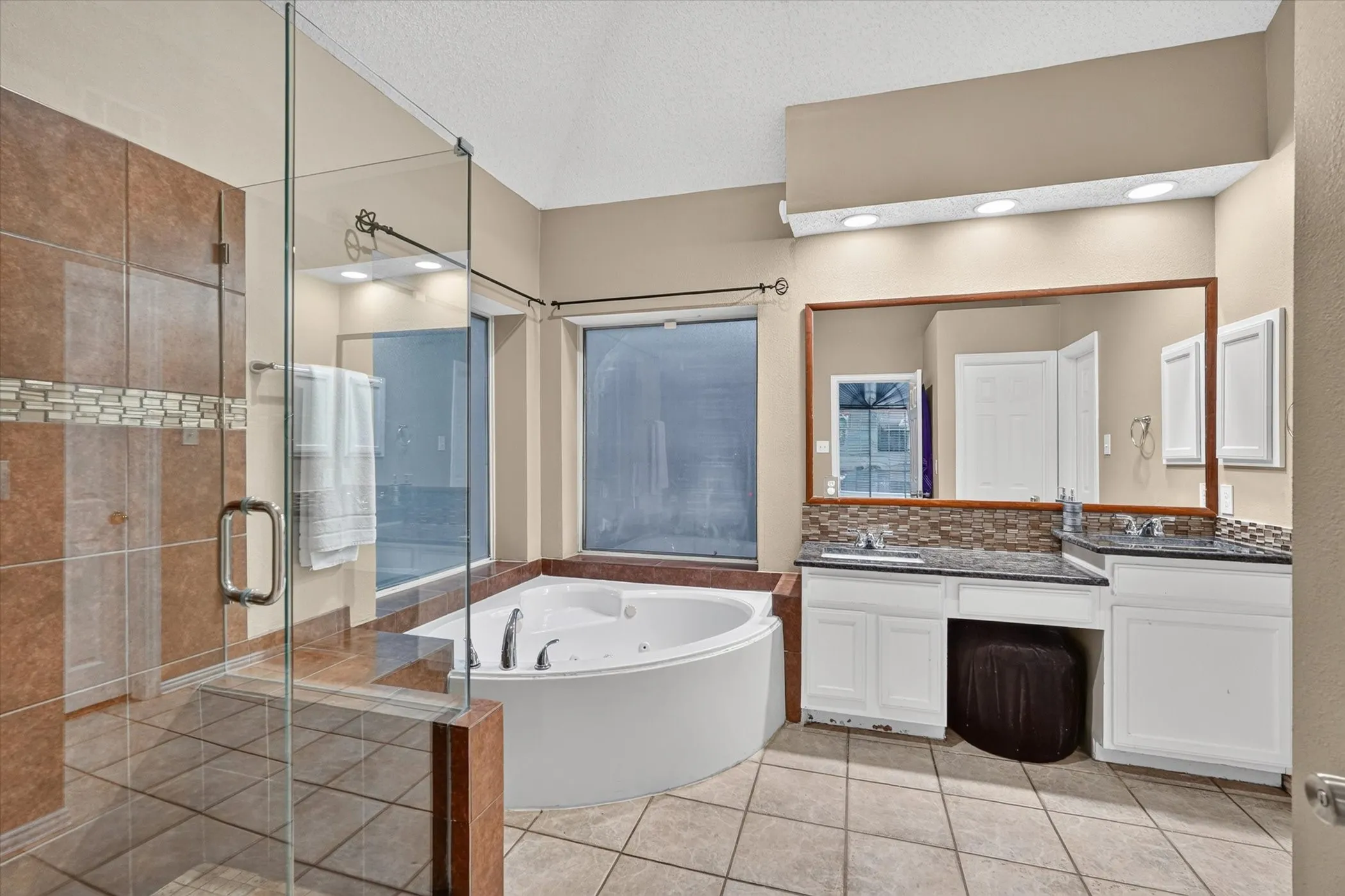 Single Family Residence For Sale in Dallas County , 9803 Hickory Hollow Lane, Irving, Texas 75063, 3 Bedroom, 3 Bathroom, 2 Garage spaces, 2,327 Sqft, built in 1994, mls#21365063, Real Estate Agent in Irving, Homes For Sale in Dallas county, Homes For Sale in Irving, Realtor in Irving Texas, Real Estate Brokerage Independent Realty Texas, Luminita Cordes Realtor