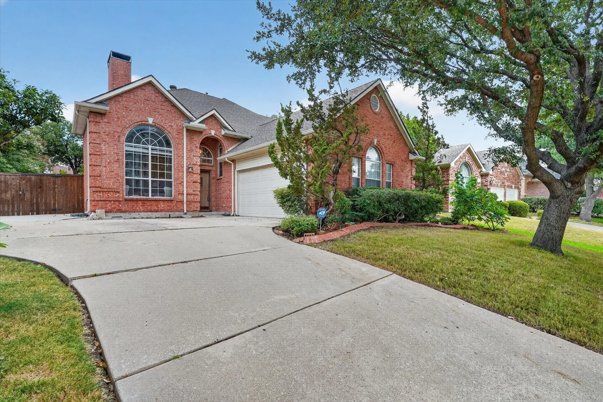 Single Family Residence For Sale in Dallas County , 9803 Hickory Hollow Lane, Irving, Texas 75063, 3 Bedroom, 3 Bathroom, 2 Garage spaces, 2,327 Sqft, built in 1994, mls#21365063, Real Estate Agent in Irving, Homes For Sale in Dallas county, Homes For Sale in Irving, Realtor in Irving Texas, Real Estate Brokerage Independent Realty Texas, Luminita Cordes Realtor