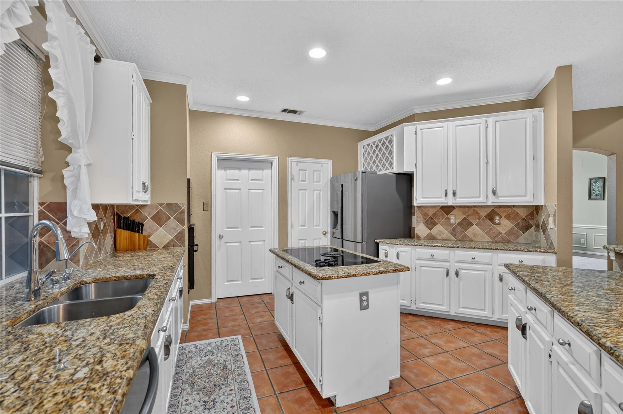 Single Family Residence For Sale in Dallas County , 9803 Hickory Hollow Lane, Irving, Texas 75063, 3 Bedroom, 3 Bathroom, 2 Garage spaces, 2,327 Sqft, built in 1994, mls#21365063, Real Estate Agent in Irving, Homes For Sale in Dallas county, Homes For Sale in Irving, Realtor in Irving Texas, Real Estate Brokerage Independent Realty Texas, Luminita Cordes Realtor