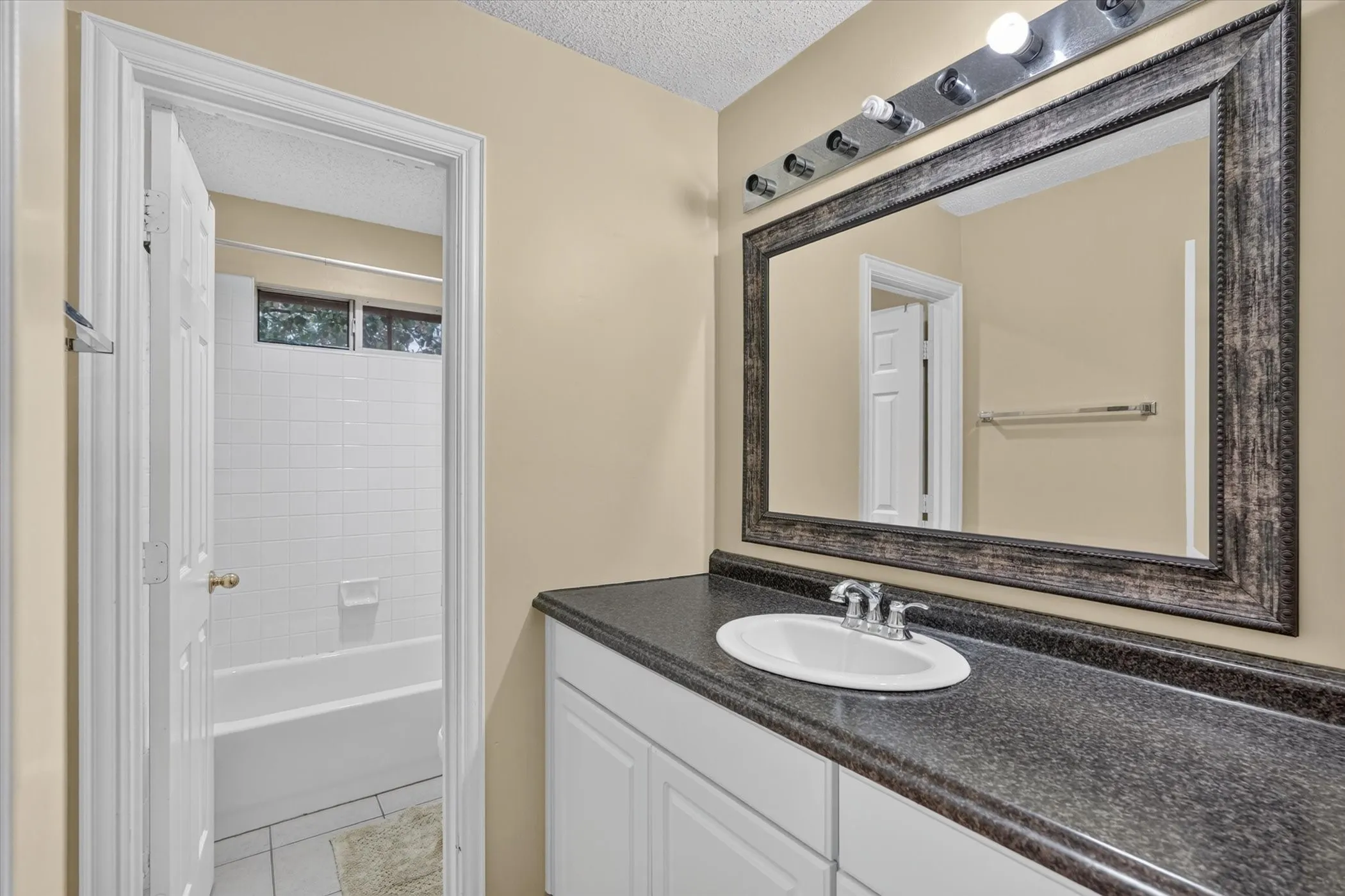 Single Family Residence For Sale in Dallas County , 9803 Hickory Hollow Lane, Irving, Texas 75063, 3 Bedroom, 3 Bathroom, 2 Garage spaces, 2,327 Sqft, built in 1994, mls#21365063, Real Estate Agent in Irving, Homes For Sale in Dallas county, Homes For Sale in Irving, Realtor in Irving Texas, Real Estate Brokerage Independent Realty Texas, Luminita Cordes Realtor
