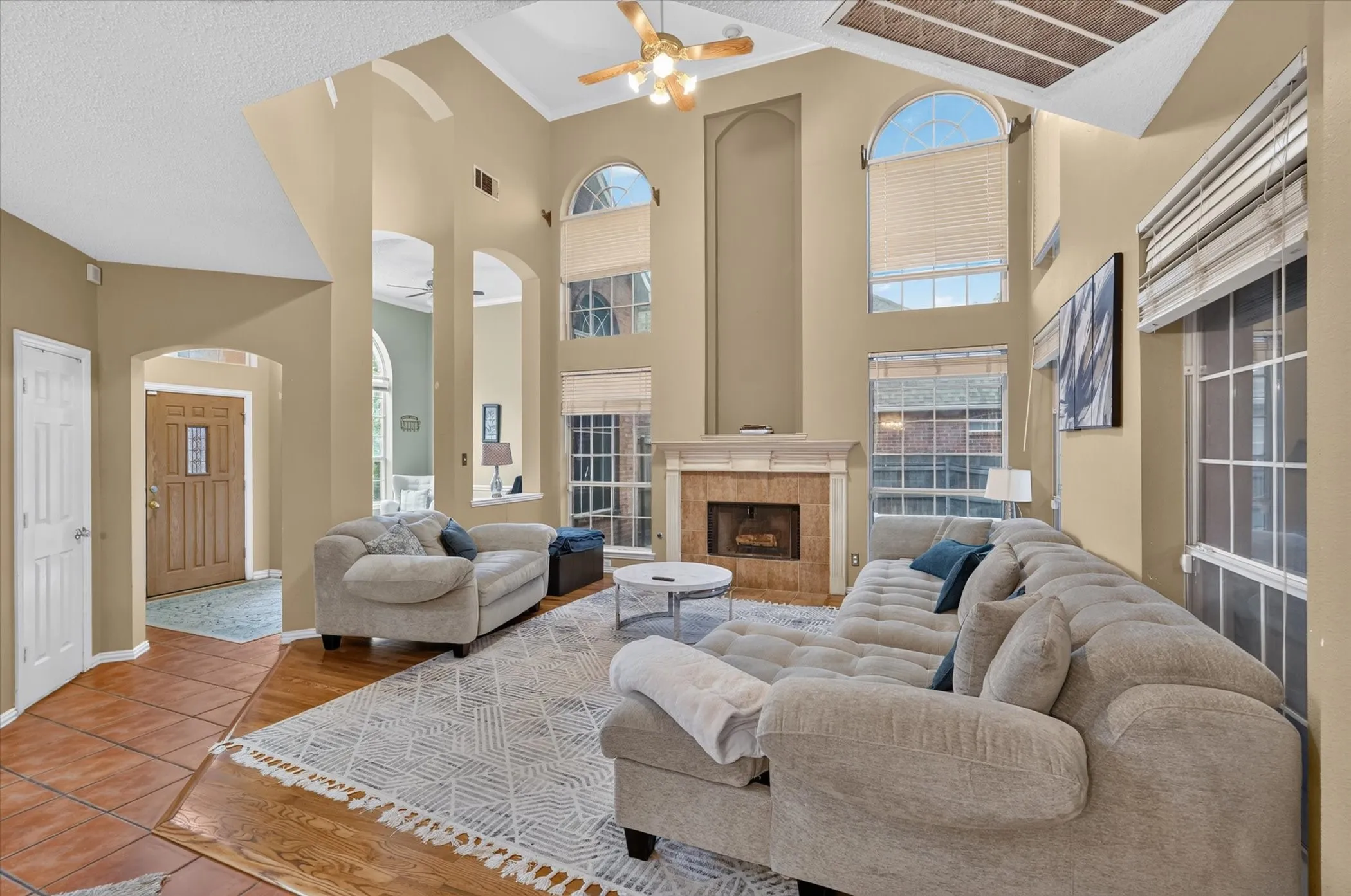 Single Family Residence For Sale in Dallas County , 9803 Hickory Hollow Lane, Irving, Texas 75063, 3 Bedroom, 3 Bathroom, 2 Garage spaces, 2,327 Sqft, built in 1994, mls#21365063, Real Estate Agent in Irving, Homes For Sale in Dallas county, Homes For Sale in Irving, Realtor in Irving Texas, Real Estate Brokerage Independent Realty Texas, Luminita Cordes Realtor