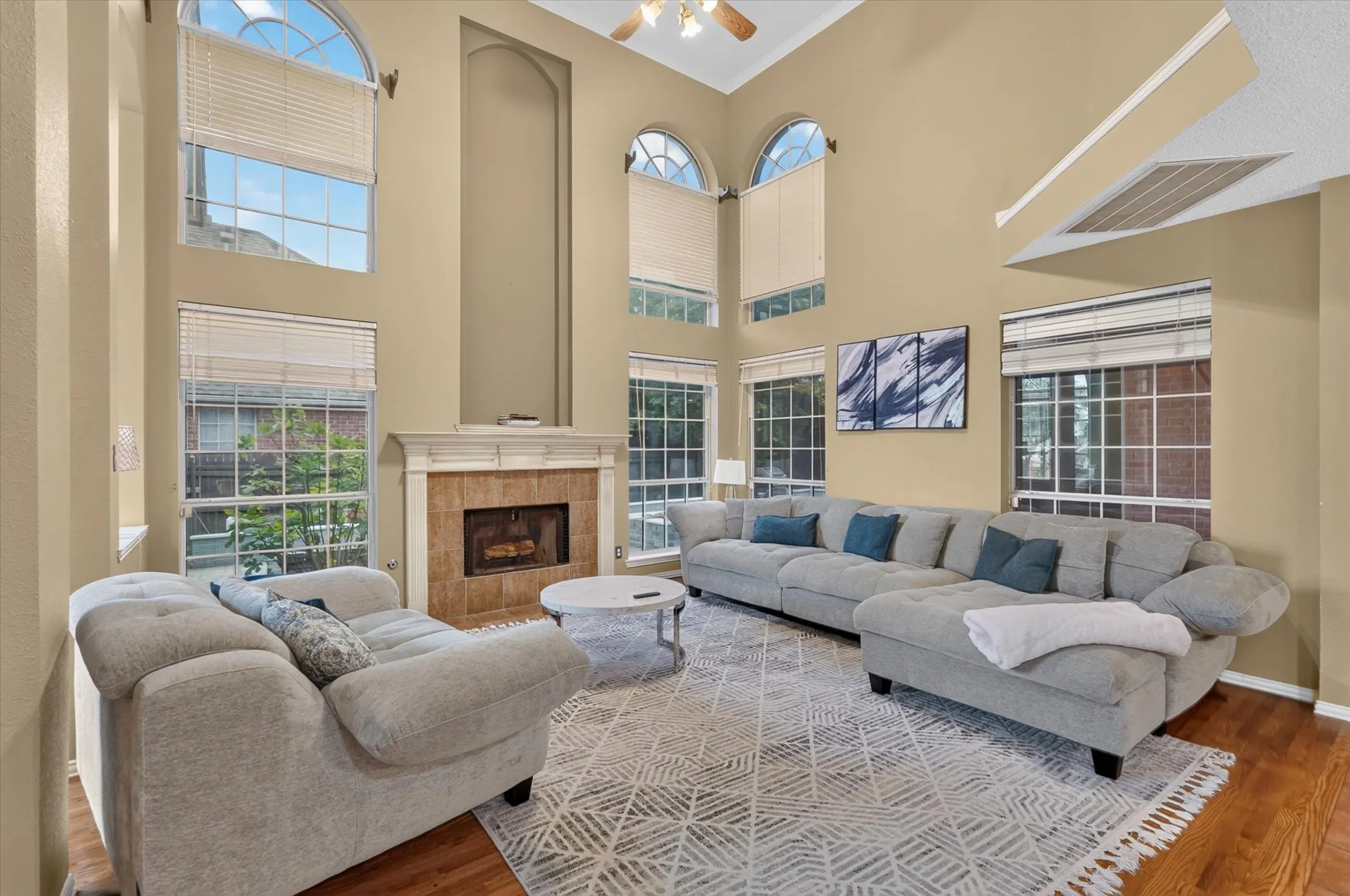 Single Family Residence For Sale in Dallas County , 9803 Hickory Hollow Lane, Irving, Texas 75063, 3 Bedroom, 3 Bathroom, 2 Garage spaces, 2,327 Sqft, built in 1994, mls#21365063, Real Estate Agent in Irving, Homes For Sale in Dallas county, Homes For Sale in Irving, Realtor in Irving Texas, Real Estate Brokerage Independent Realty Texas, Luminita Cordes Realtor