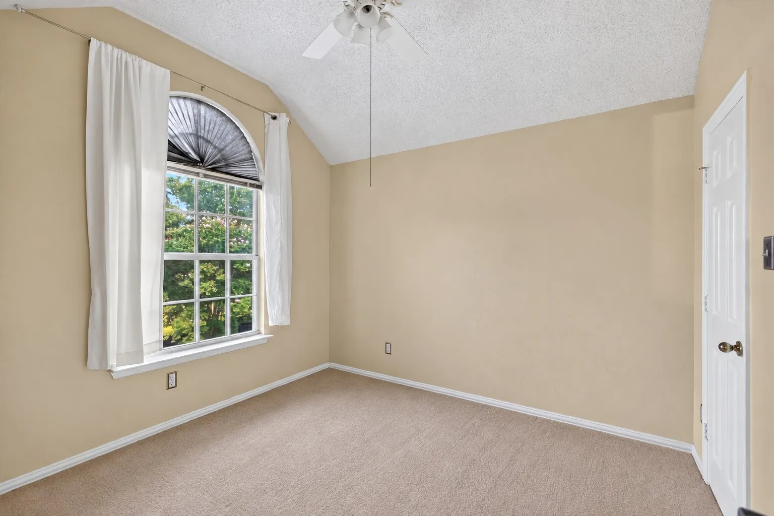 Single Family Residence For Sale in Dallas County , 9803 Hickory Hollow Lane, Irving, Texas 75063, 3 Bedroom, 3 Bathroom, 2 Garage spaces, 2,327 Sqft, built in 1994, mls#21365063, Real Estate Agent in Irving, Homes For Sale in Dallas county, Homes For Sale in Irving, Realtor in Irving Texas, Real Estate Brokerage Independent Realty Texas, Luminita Cordes Realtor