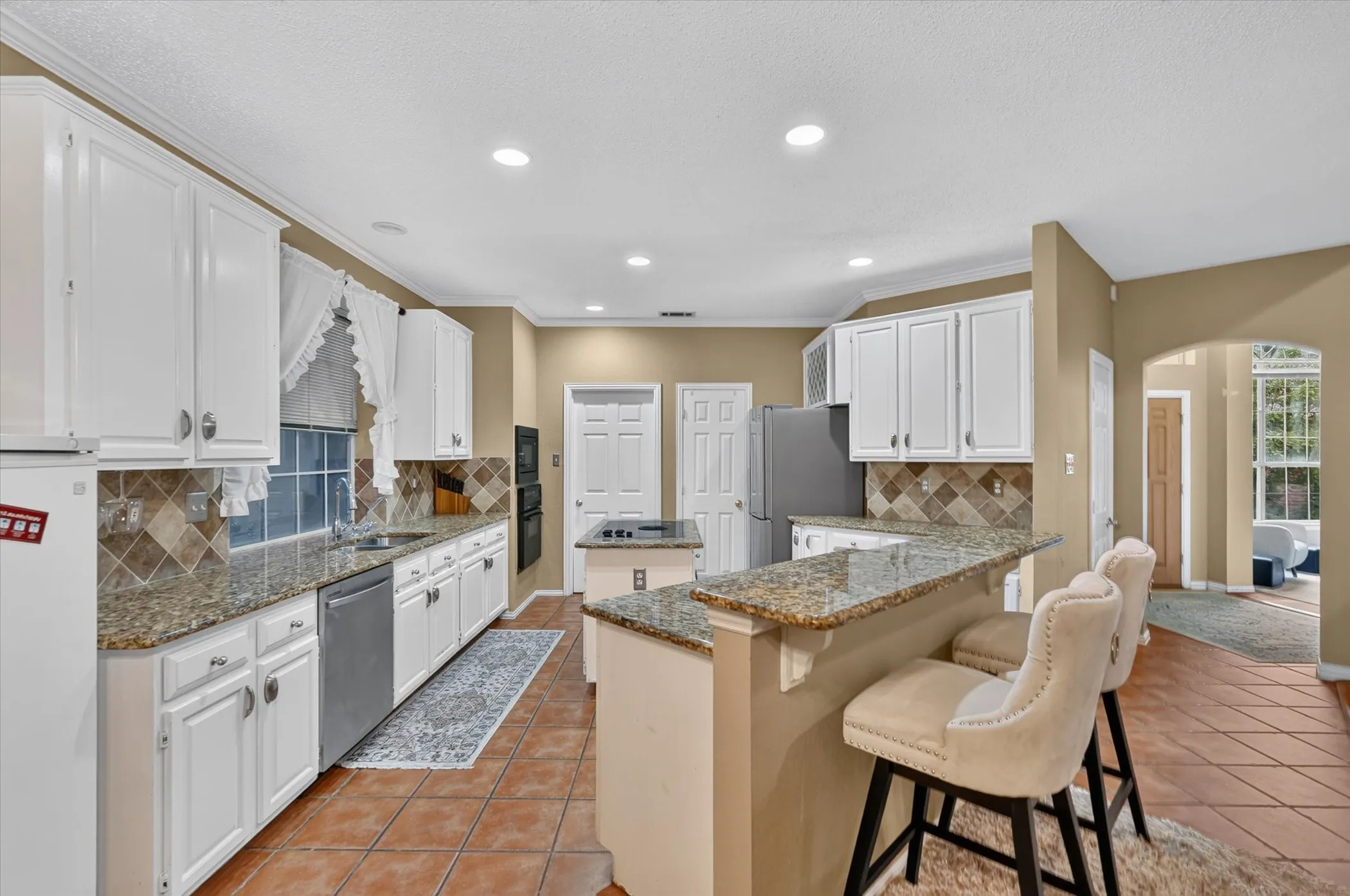 Single Family Residence For Sale in Dallas County , 9803 Hickory Hollow Lane, Irving, Texas 75063, 3 Bedroom, 3 Bathroom, 2 Garage spaces, 2,327 Sqft, built in 1994, mls#21365063, Real Estate Agent in Irving, Homes For Sale in Dallas county, Homes For Sale in Irving, Realtor in Irving Texas, Real Estate Brokerage Independent Realty Texas, Luminita Cordes Realtor