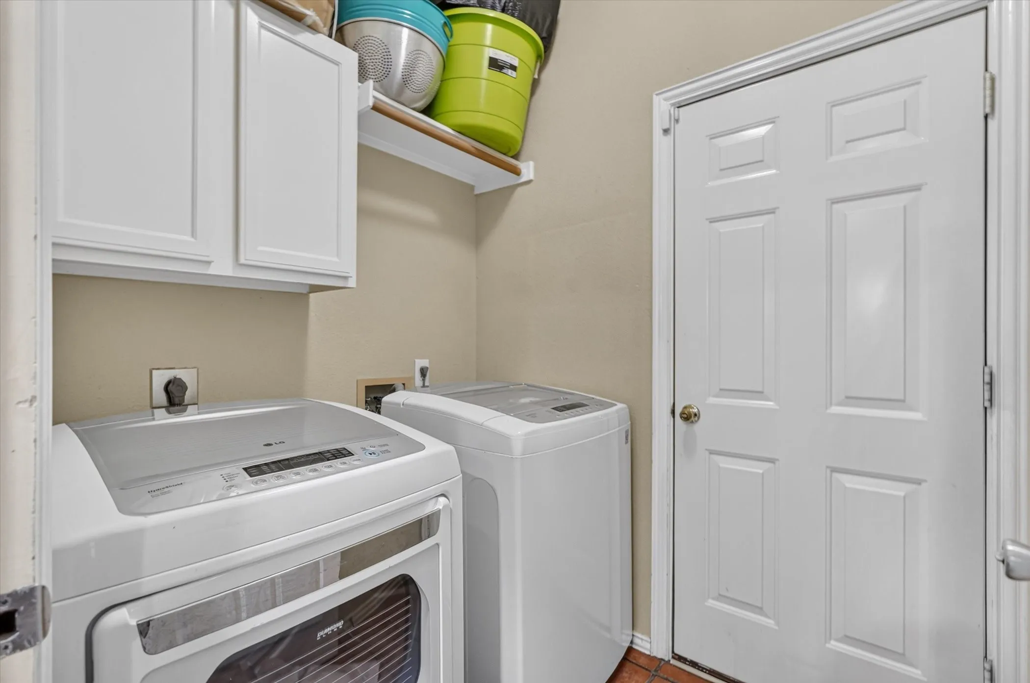 Single Family Residence For Sale in Dallas County , 9803 Hickory Hollow Lane, Irving, Texas 75063, 3 Bedroom, 3 Bathroom, 2 Garage spaces, 2,327 Sqft, built in 1994, mls#21365063, Real Estate Agent in Irving, Homes For Sale in Dallas county, Homes For Sale in Irving, Realtor in Irving Texas, Real Estate Brokerage Independent Realty Texas, Luminita Cordes Realtor