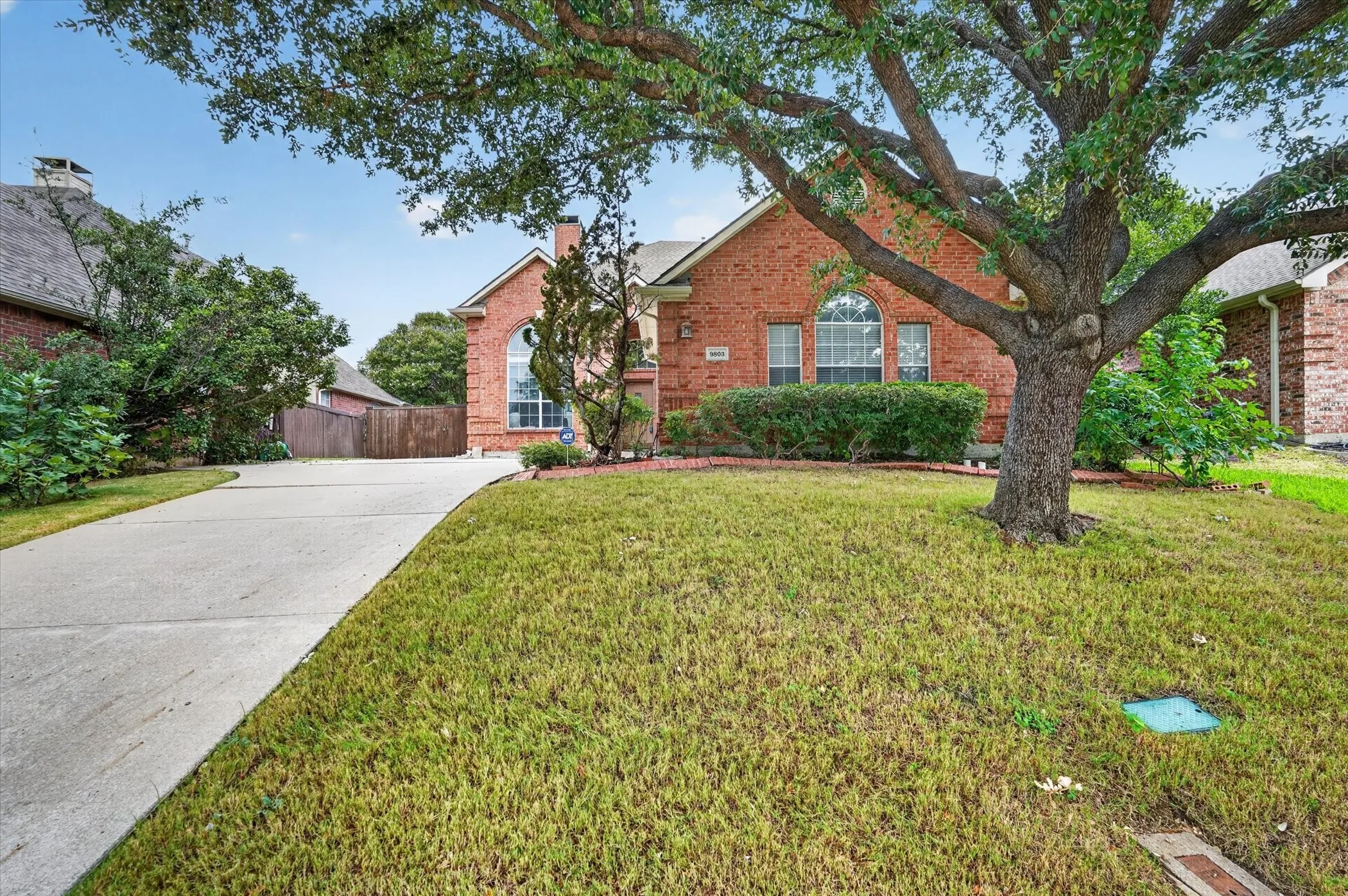 Single Family Residence For Sale in Dallas County , 9803 Hickory Hollow Lane, Irving, Texas 75063, 3 Bedroom, 3 Bathroom, 2 Garage spaces, 2,327 Sqft, built in 1994, mls#21365063, Real Estate Agent in Irving, Homes For Sale in Dallas county, Homes For Sale in Irving, Realtor in Irving Texas, Real Estate Brokerage Independent Realty Texas, Luminita Cordes Realtor