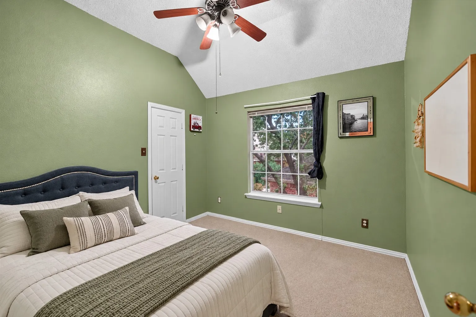 Single Family Residence For Sale in Dallas County , 9803 Hickory Hollow Lane, Irving, Texas 75063, 3 Bedroom, 3 Bathroom, 2 Garage spaces, 2,327 Sqft, built in 1994, mls#21365063, Real Estate Agent in Irving, Homes For Sale in Dallas county, Homes For Sale in Irving, Realtor in Irving Texas, Real Estate Brokerage Independent Realty Texas, Luminita Cordes Realtor