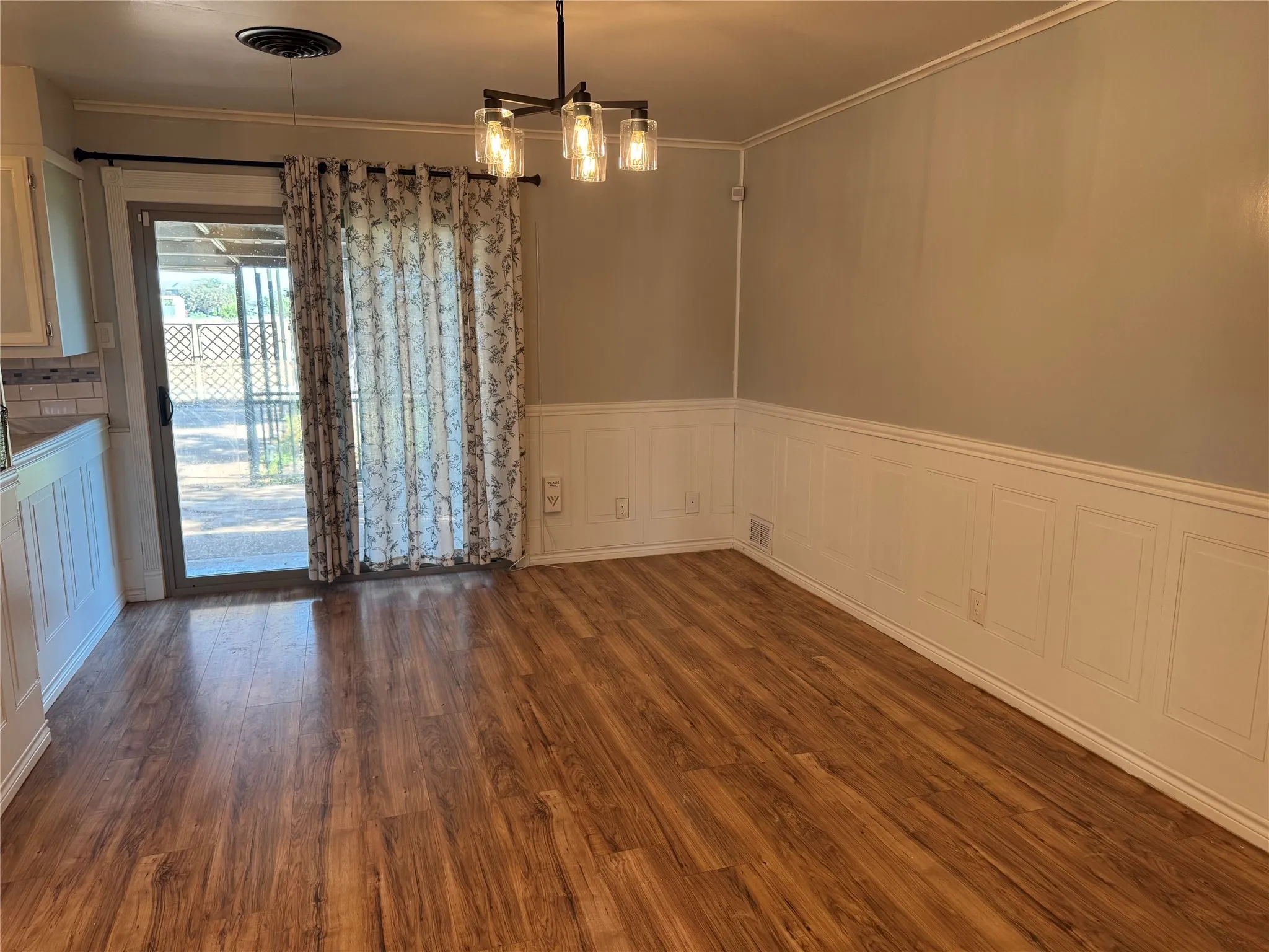 Single Family Residence For Sale in Taylor County , 4810 Don Juan Street, Abilene, Texas 79605, 4 Bedroom, 2 Bathroom, Garage spaces, 1,510 Sqft, built in 1963, mls#21376080, Real Estate Agent in Abilene, Homes For Sale in Taylor county, Homes For Sale in Abilene, Realtor in Abilene Texas, Real Estate Brokerage Independent Realty Texas, Luminita Cordes Realtor