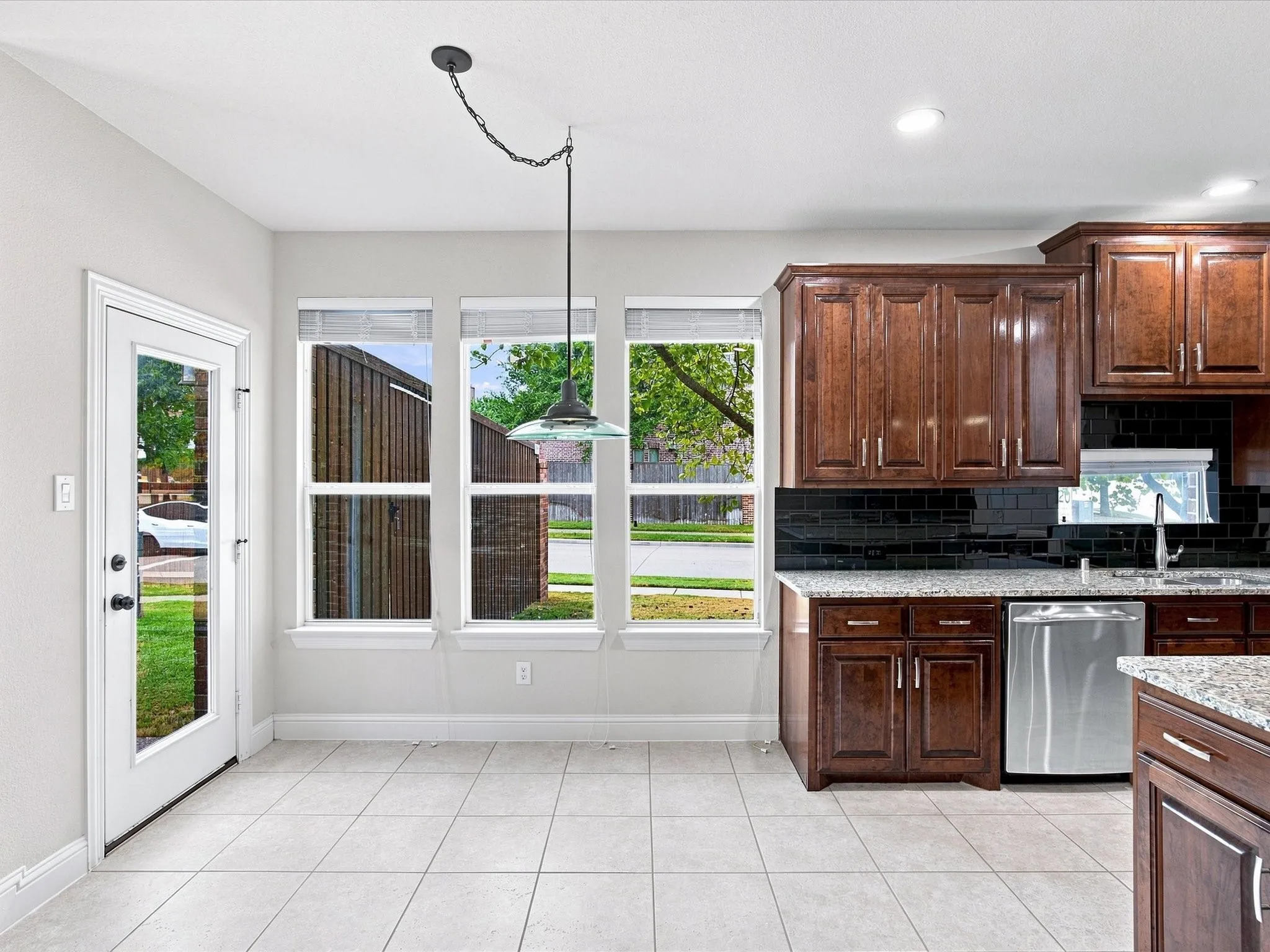 Single Family Residence For Sale in Collin County , 412 Oriole Drive, Murphy, Texas 75094, 4 Bedroom, 4 Bathroom, 3 Garage spaces, 3,358 Sqft, built in 2011, mls#21379824, Real Estate Agent in Murphy, Homes For Sale in Collin county, Homes For Sale in Murphy, Realtor in Murphy Texas, Real Estate Brokerage Independent Realty Texas, Luminita Cordes Realtor