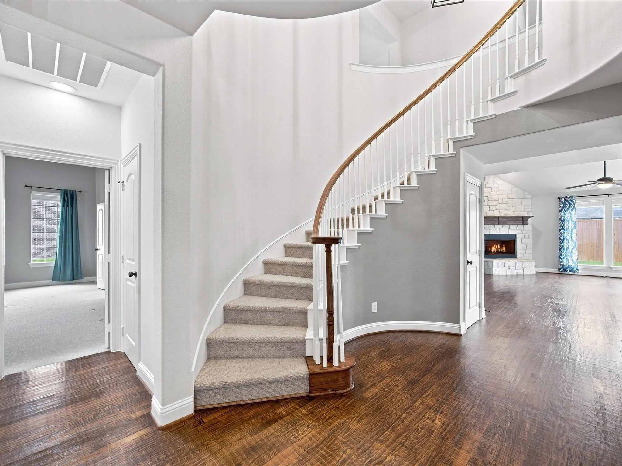 Single Family Residence For Sale in Collin County , 412 Oriole Drive, Murphy, Texas 75094, 4 Bedroom, 4 Bathroom, 3 Garage spaces, 3,358 Sqft, built in 2011, mls#21379824, Real Estate Agent in Murphy, Homes For Sale in Collin county, Homes For Sale in Murphy, Realtor in Murphy Texas, Real Estate Brokerage Independent Realty Texas, Luminita Cordes Realtor