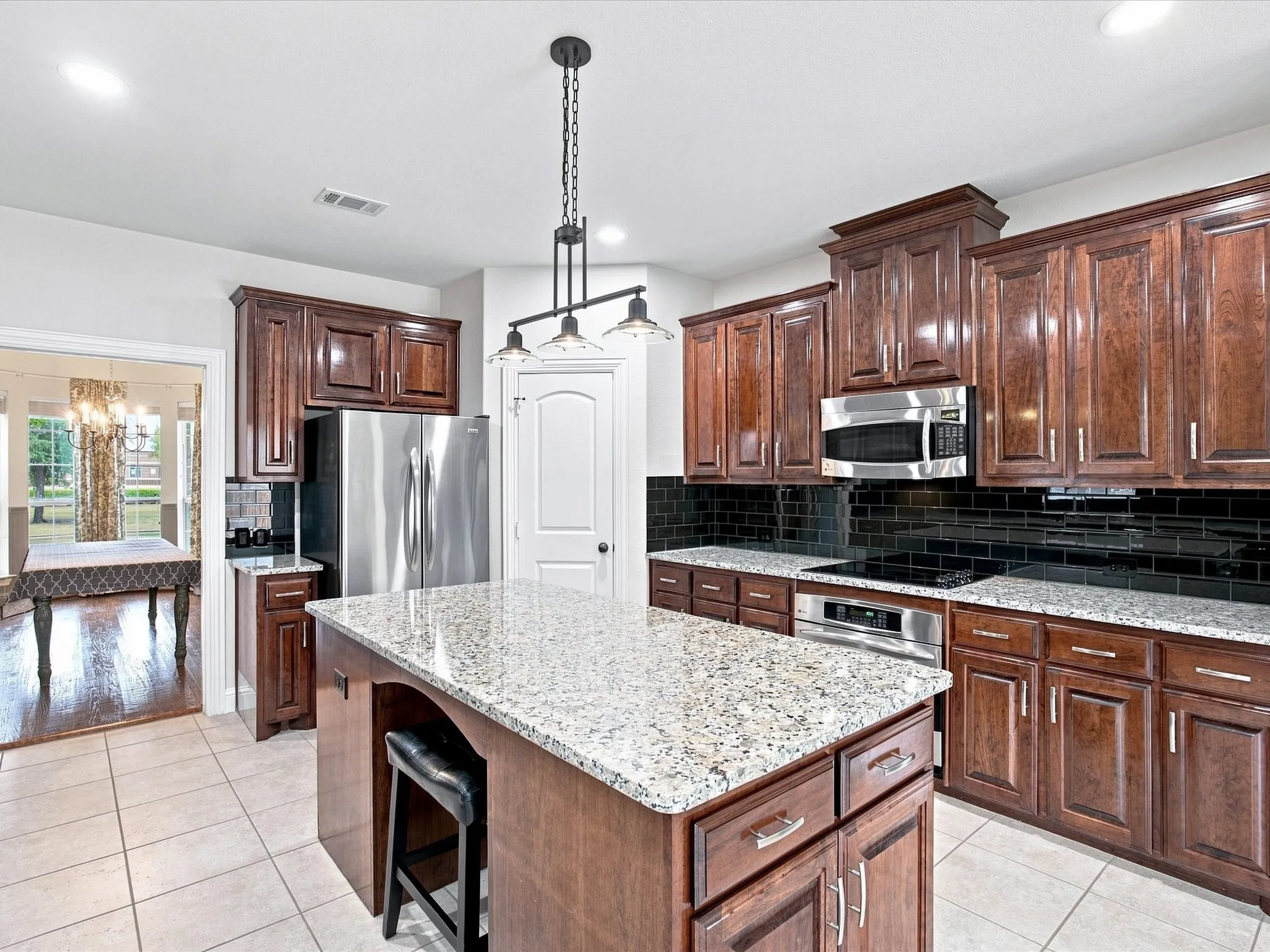 Single Family Residence For Sale in Collin County , 412 Oriole Drive, Murphy, Texas 75094, 4 Bedroom, 4 Bathroom, 3 Garage spaces, 3,358 Sqft, built in 2011, mls#21379824, Real Estate Agent in Murphy, Homes For Sale in Collin county, Homes For Sale in Murphy, Realtor in Murphy Texas, Real Estate Brokerage Independent Realty Texas, Luminita Cordes Realtor