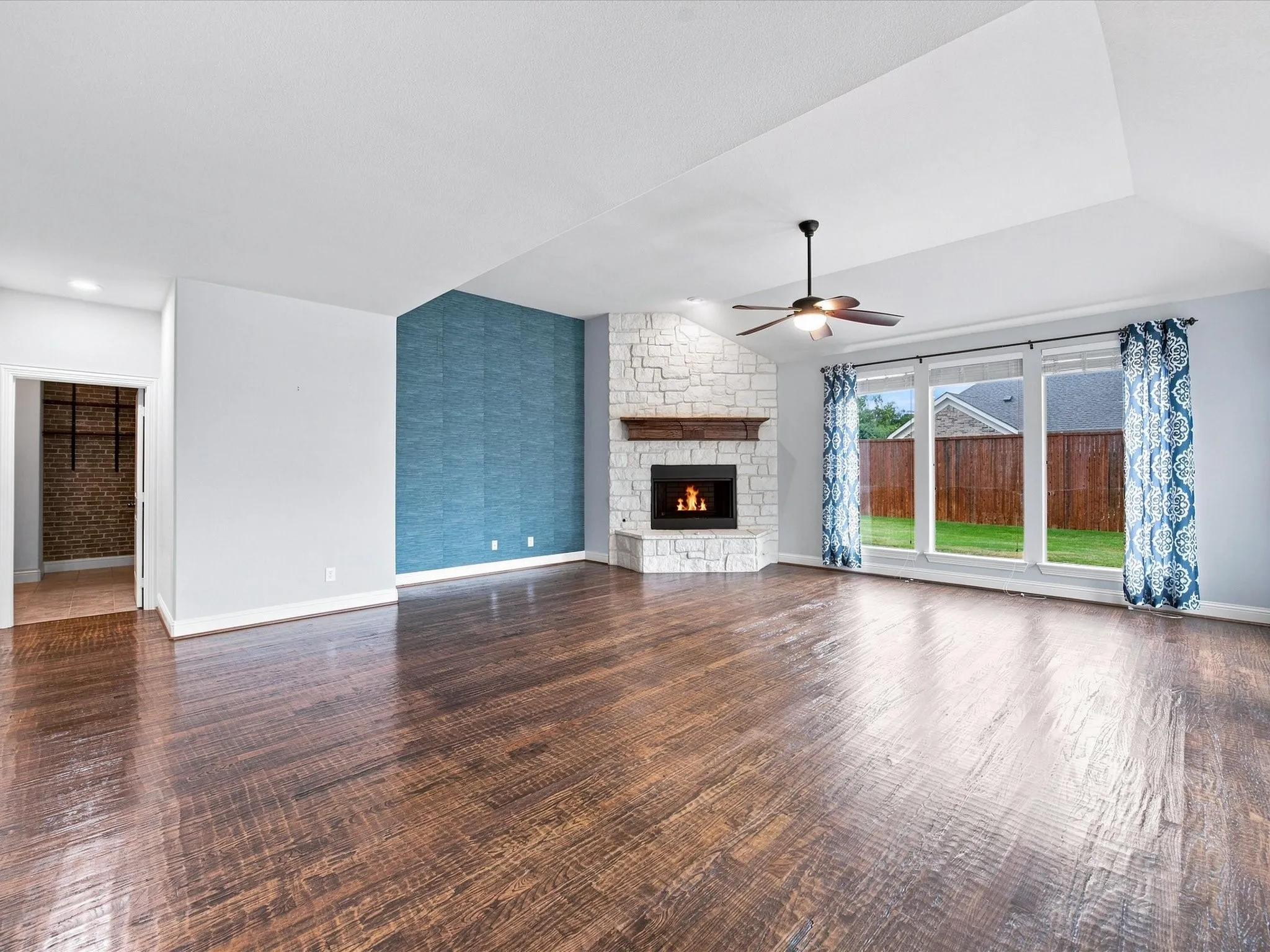 Single Family Residence For Sale in Collin County , 412 Oriole Drive, Murphy, Texas 75094, 4 Bedroom, 4 Bathroom, 3 Garage spaces, 3,358 Sqft, built in 2011, mls#21379824, Real Estate Agent in Murphy, Homes For Sale in Collin county, Homes For Sale in Murphy, Realtor in Murphy Texas, Real Estate Brokerage Independent Realty Texas, Luminita Cordes Realtor
