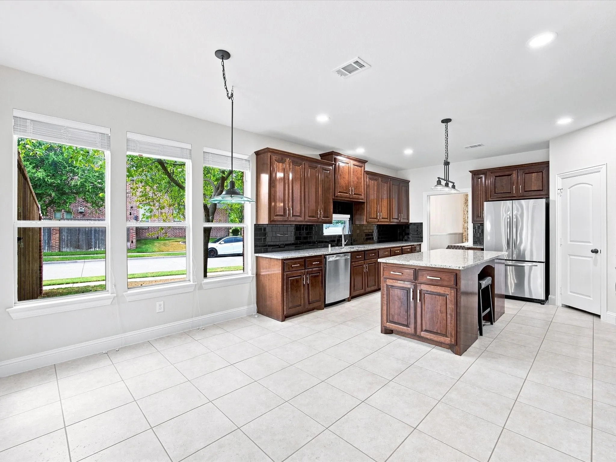 Single Family Residence For Sale in Collin County , 412 Oriole Drive, Murphy, Texas 75094, 4 Bedroom, 4 Bathroom, 3 Garage spaces, 3,358 Sqft, built in 2011, mls#21379824, Real Estate Agent in Murphy, Homes For Sale in Collin county, Homes For Sale in Murphy, Realtor in Murphy Texas, Real Estate Brokerage Independent Realty Texas, Luminita Cordes Realtor