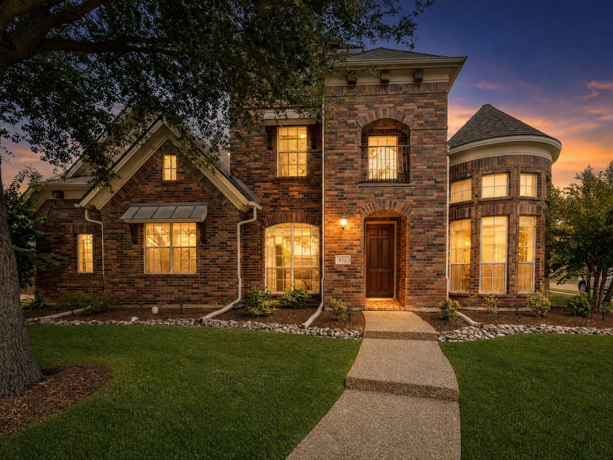 Single Family Residence For Sale in Collin County , 412 Oriole Drive, Murphy, Texas 75094, 4 Bedroom, 4 Bathroom, 3 Garage spaces, 3,358 Sqft, built in 2011, mls#21379824, Real Estate Agent in Murphy, Homes For Sale in Collin county, Homes For Sale in Murphy, Realtor in Murphy Texas, Real Estate Brokerage Independent Realty Texas, Luminita Cordes Realtor