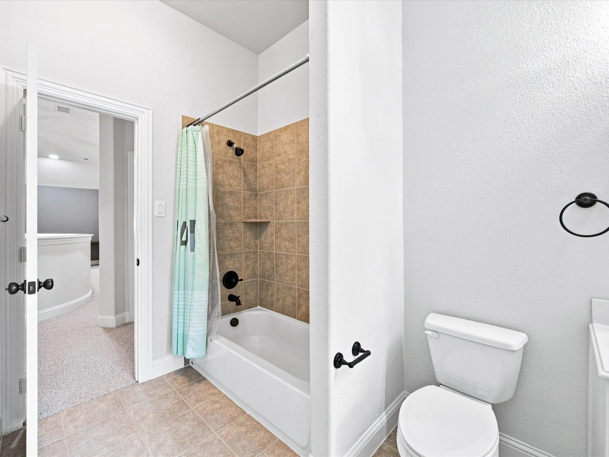 upstairs full bathroom #2