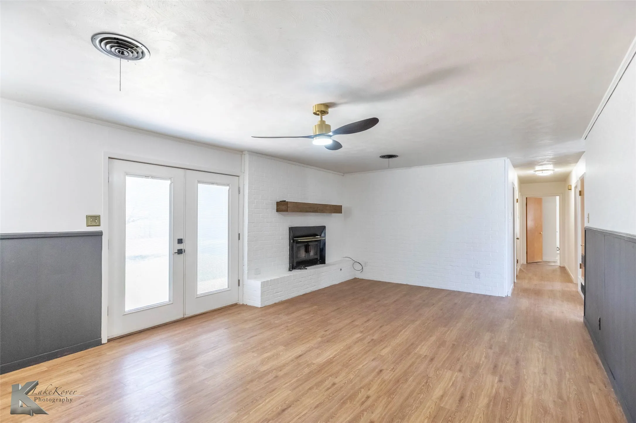 Single Family Residence For Rent in Taylor County , 1417 Westwood Drive, Abilene, Texas 79603, 3 Bedroom, 2 Bathroom, 2 Garage spaces, 1,543 Sqft, built in 1960, mls#21377054, Real Estate Agent in Abilene, Homes For Rent in Taylor county, Homes For Rent in Abilene, Realtor in Abilene Texas, Real Estate Brokerage Independent Realty Texas, Luminita Cordes Realtor