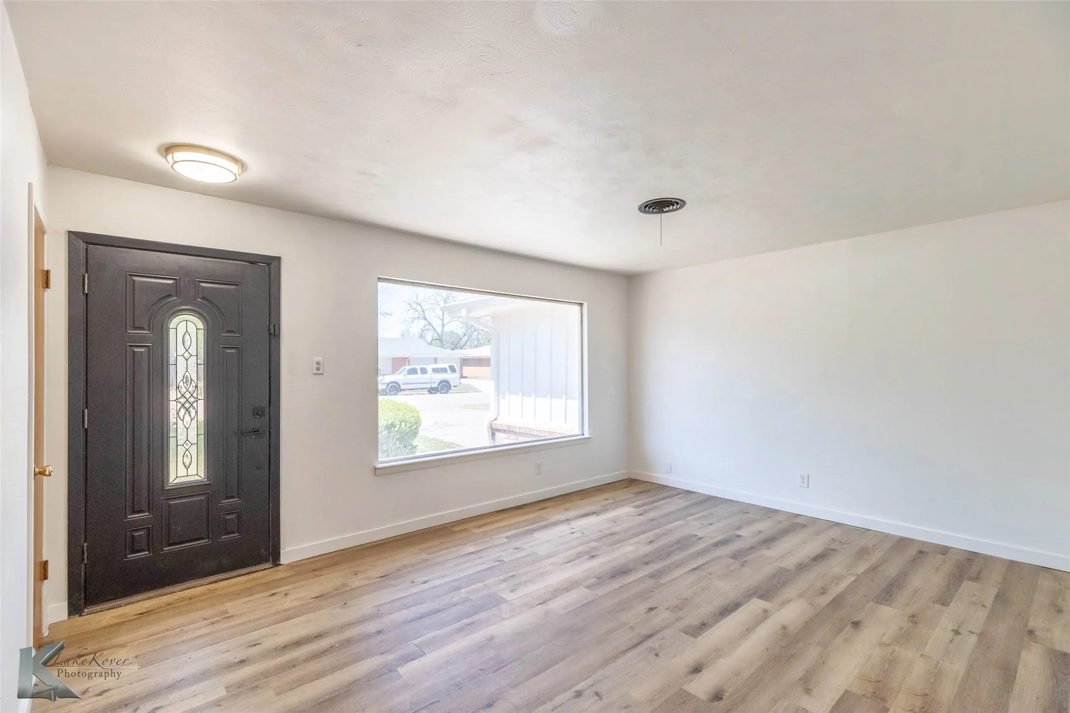 Single Family Residence For Rent in Taylor County , 1417 Westwood Drive, Abilene, Texas 79603, 3 Bedroom, 2 Bathroom, 2 Garage spaces, 1,543 Sqft, built in 1960, mls#21377054, Real Estate Agent in Abilene, Homes For Rent in Taylor county, Homes For Rent in Abilene, Realtor in Abilene Texas, Real Estate Brokerage Independent Realty Texas, Luminita Cordes Realtor