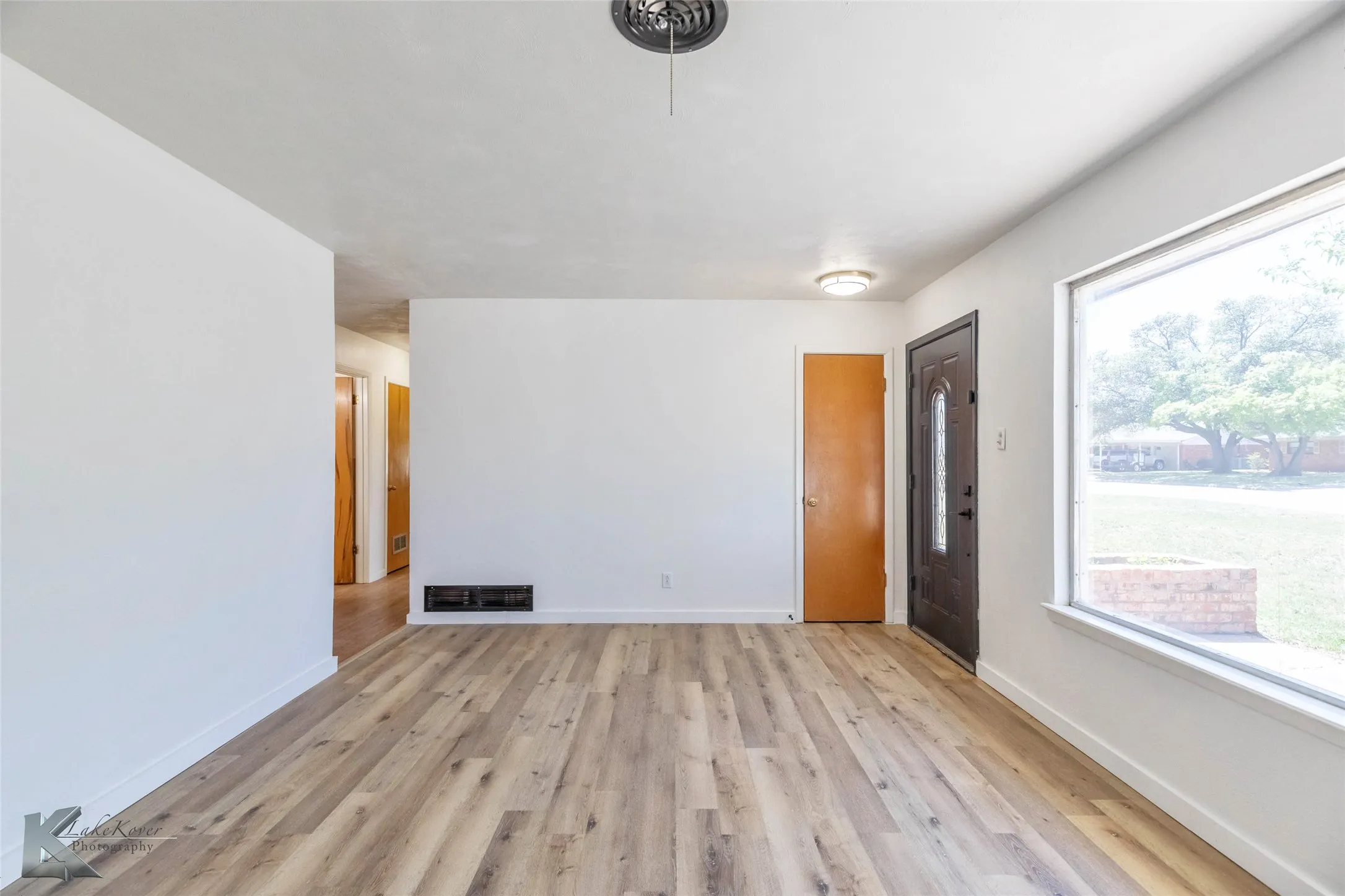 Single Family Residence For Rent in Taylor County , 1417 Westwood Drive, Abilene, Texas 79603, 3 Bedroom, 2 Bathroom, 2 Garage spaces, 1,543 Sqft, built in 1960, mls#21377054, Real Estate Agent in Abilene, Homes For Rent in Taylor county, Homes For Rent in Abilene, Realtor in Abilene Texas, Real Estate Brokerage Independent Realty Texas, Luminita Cordes Realtor