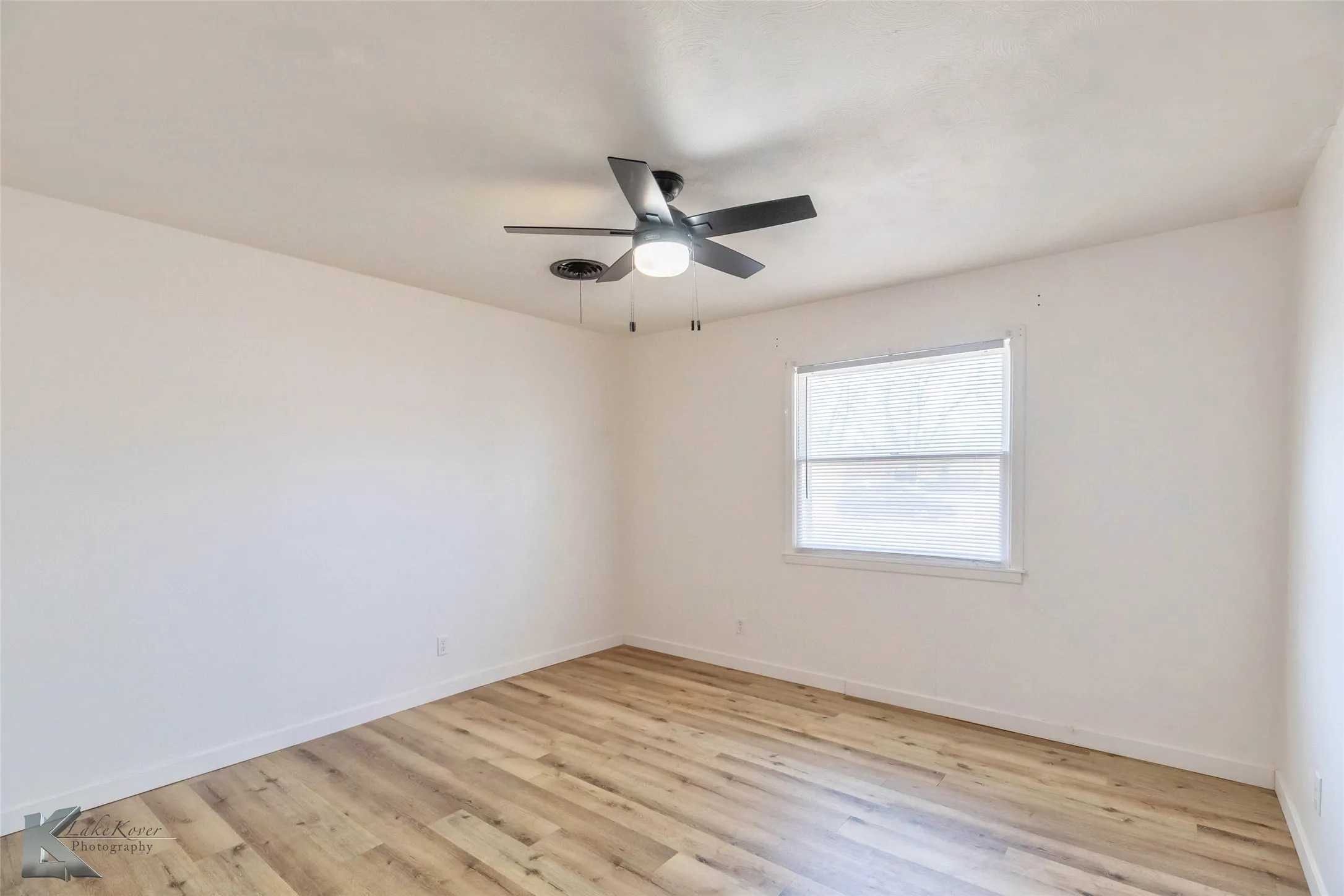 Single Family Residence For Rent in Taylor County , 1417 Westwood Drive, Abilene, Texas 79603, 3 Bedroom, 2 Bathroom, 2 Garage spaces, 1,543 Sqft, built in 1960, mls#21377054, Real Estate Agent in Abilene, Homes For Rent in Taylor county, Homes For Rent in Abilene, Realtor in Abilene Texas, Real Estate Brokerage Independent Realty Texas, Luminita Cordes Realtor