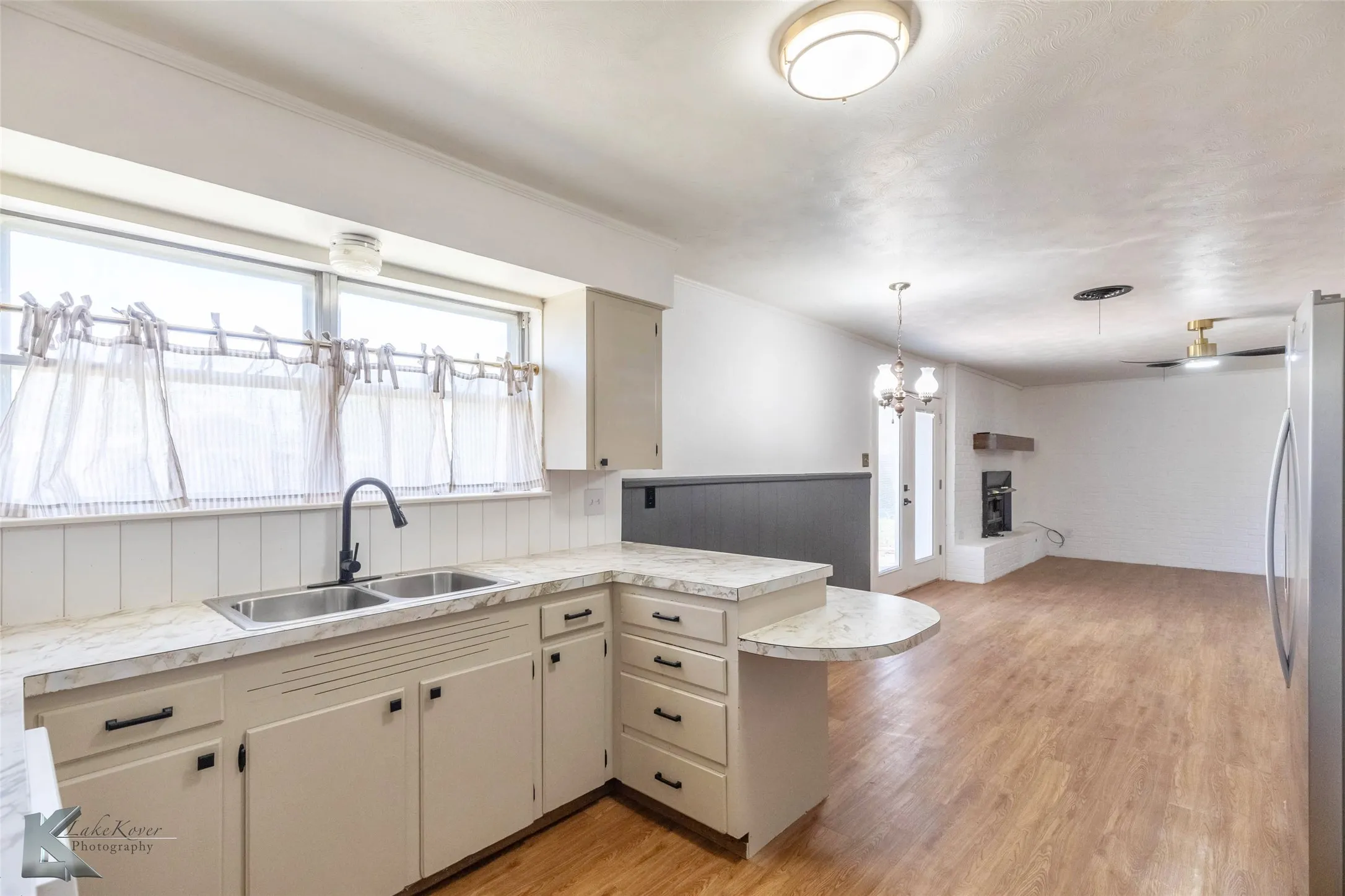 Single Family Residence For Rent in Taylor County , 1417 Westwood Drive, Abilene, Texas 79603, 3 Bedroom, 2 Bathroom, 2 Garage spaces, 1,543 Sqft, built in 1960, mls#21377054, Real Estate Agent in Abilene, Homes For Rent in Taylor county, Homes For Rent in Abilene, Realtor in Abilene Texas, Real Estate Brokerage Independent Realty Texas, Luminita Cordes Realtor