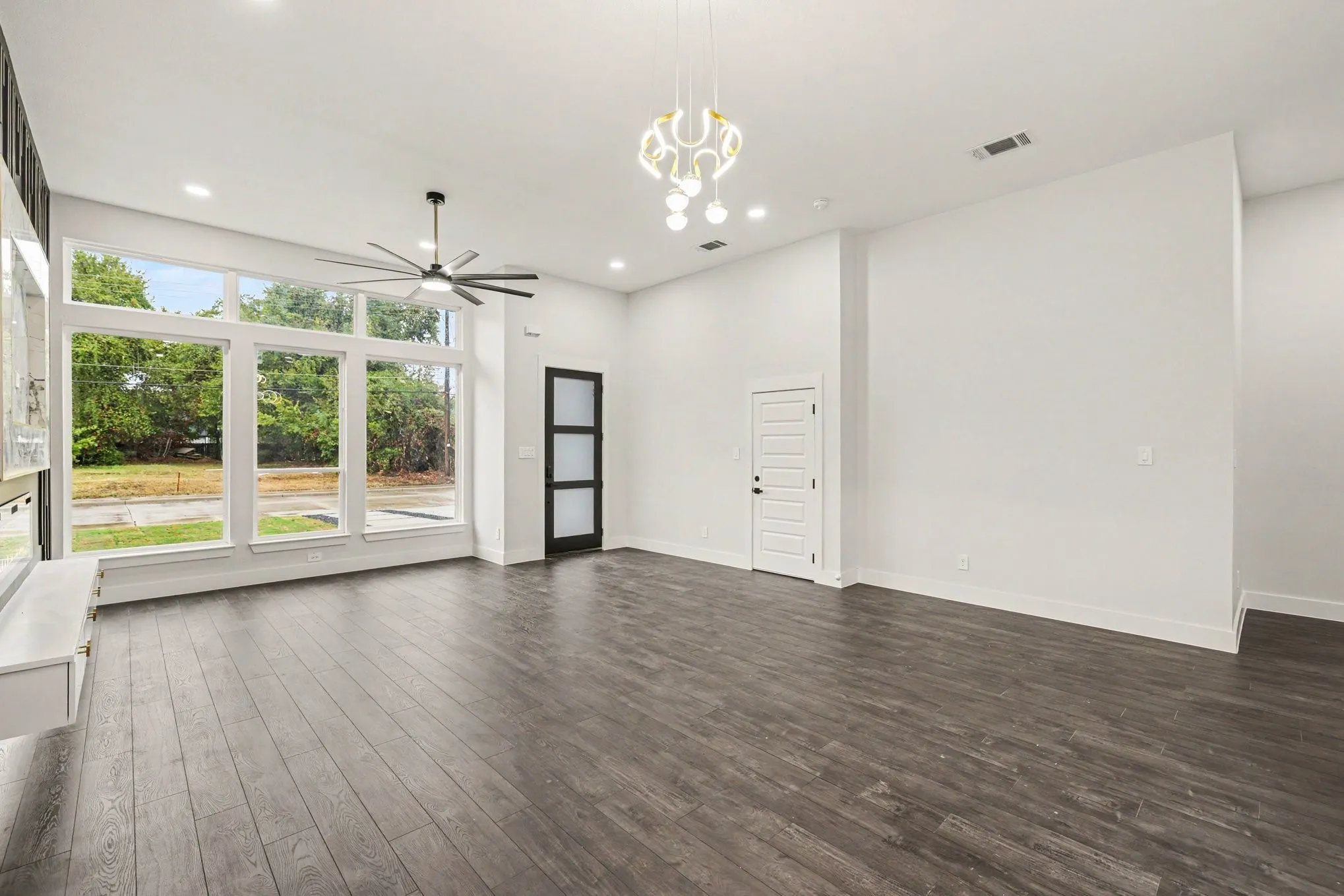 Single Family Residence For Sale in Dallas County , 4536 Luzon Street, Dallas, Texas 75216, 4 Bedroom, 3 Bathroom, 2 Garage spaces, 2,400 Sqft, built in 2026, mls#21379966, Real Estate Agent in Dallas, Homes For Sale in Dallas county, Homes For Sale in Dallas, Realtor in Dallas Texas, Real Estate Brokerage Independent Realty Texas, Luminita Cordes Realtor