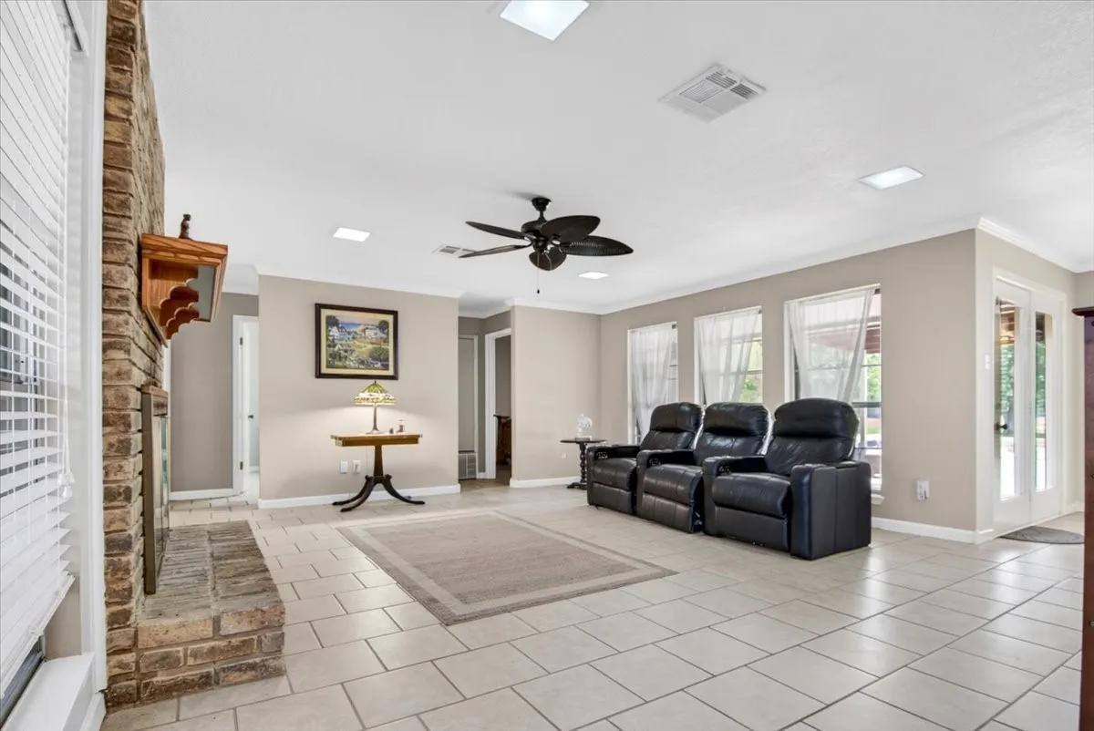 Single Family Residence For Sale in Mc Lennan County , 219 Willow Grove Road, Woodway, Texas 76712, 3 Bedroom, 3 Bathroom, 2 Garage spaces, 2,368 Sqft, built in 1976, mls#21376808, Real Estate Agent in Woodway, Homes For Sale in Mc Lennan county, Homes For Sale in Woodway, Realtor in Woodway Texas, Real Estate Brokerage Independent Realty Texas, Luminita Cordes Realtor