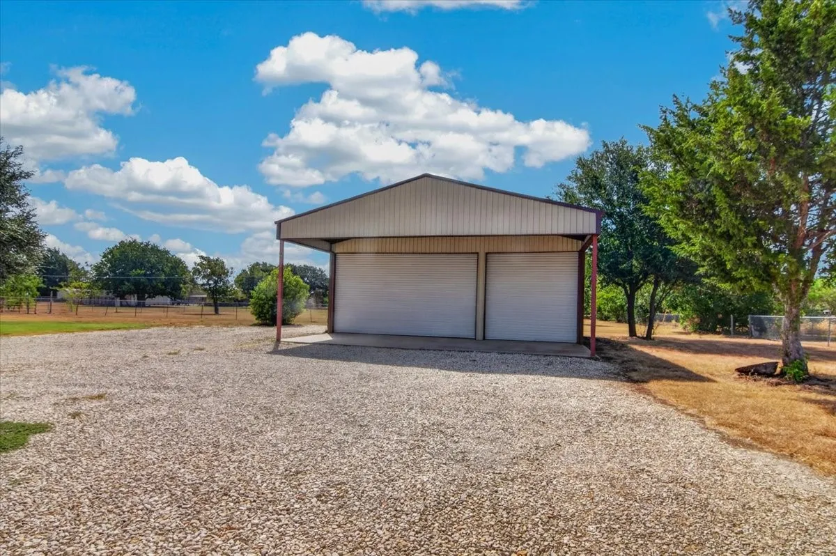 Single Family Residence For Sale in Mc Lennan County , 219 Willow Grove Road, Woodway, Texas 76712, 3 Bedroom, 3 Bathroom, 2 Garage spaces, 2,368 Sqft, built in 1976, mls#21376808, Real Estate Agent in Woodway, Homes For Sale in Mc Lennan county, Homes For Sale in Woodway, Realtor in Woodway Texas, Real Estate Brokerage Independent Realty Texas, Luminita Cordes Realtor