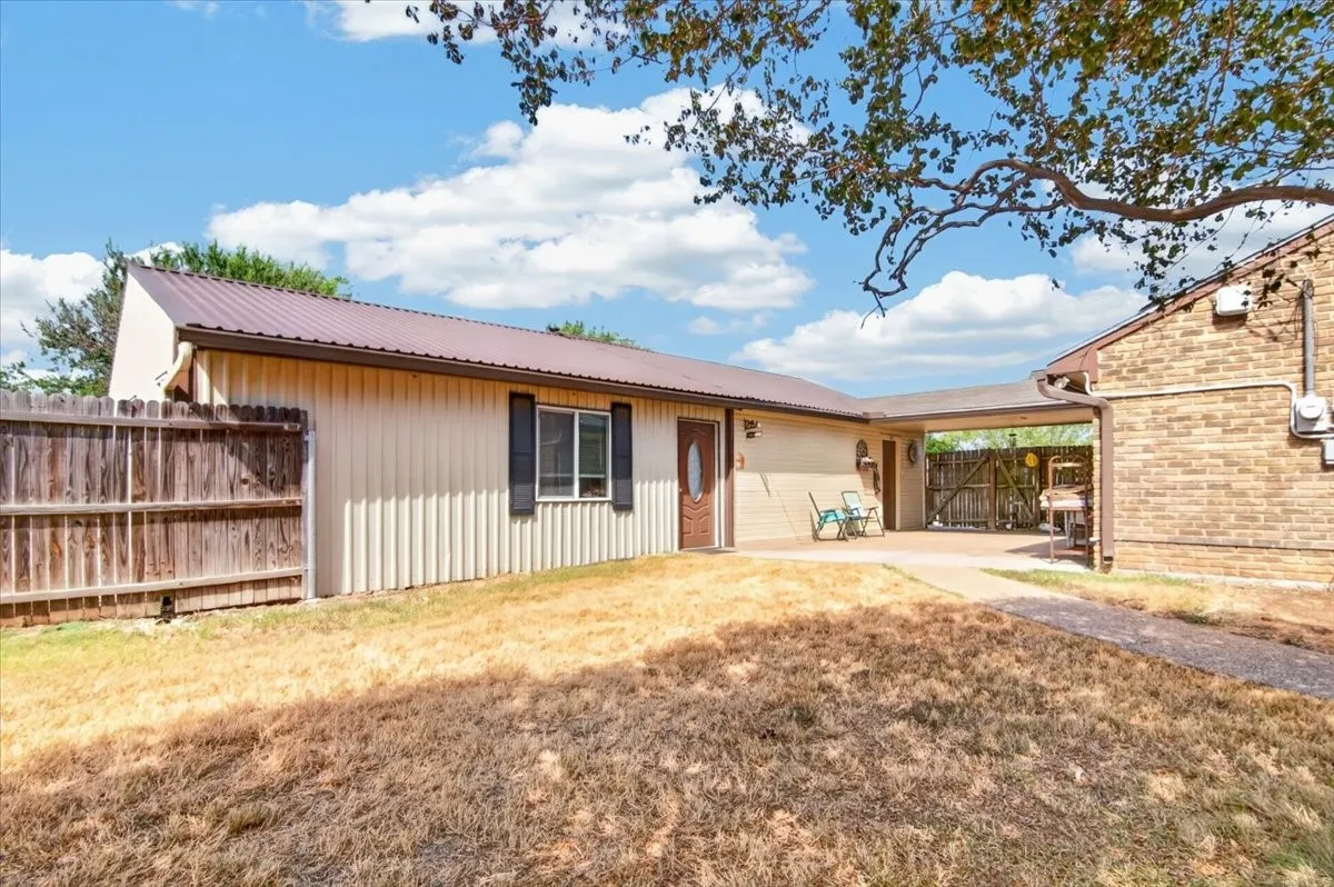 Single Family Residence For Sale in Mc Lennan County , 219 Willow Grove Road, Woodway, Texas 76712, 3 Bedroom, 3 Bathroom, 2 Garage spaces, 2,368 Sqft, built in 1976, mls#21376808, Real Estate Agent in Woodway, Homes For Sale in Mc Lennan county, Homes For Sale in Woodway, Realtor in Woodway Texas, Real Estate Brokerage Independent Realty Texas, Luminita Cordes Realtor
