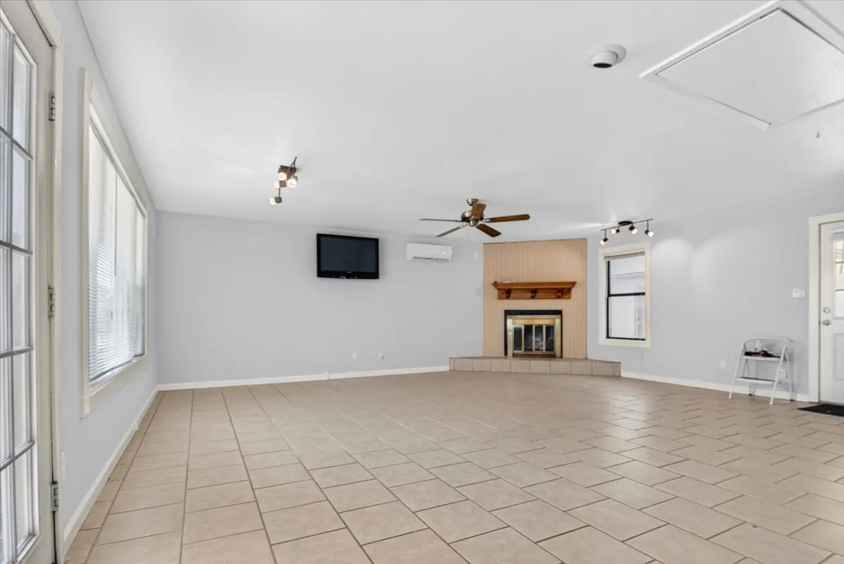 Single Family Residence For Sale in Mc Lennan County , 219 Willow Grove Road, Woodway, Texas 76712, 3 Bedroom, 3 Bathroom, 2 Garage spaces, 2,368 Sqft, built in 1976, mls#21376808, Real Estate Agent in Woodway, Homes For Sale in Mc Lennan county, Homes For Sale in Woodway, Realtor in Woodway Texas, Real Estate Brokerage Independent Realty Texas, Luminita Cordes Realtor