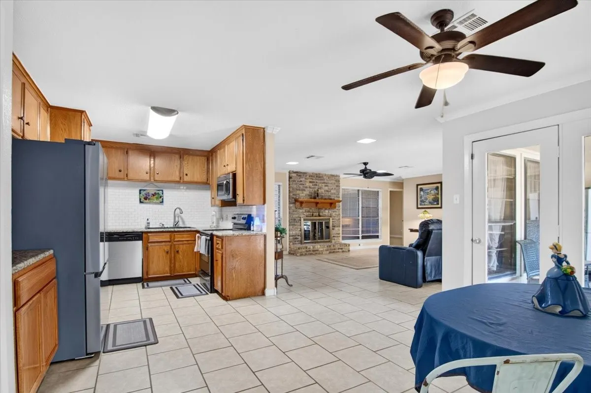 Single Family Residence For Sale in Mc Lennan County , 219 Willow Grove Road, Woodway, Texas 76712, 3 Bedroom, 3 Bathroom, 2 Garage spaces, 2,368 Sqft, built in 1976, mls#21376808, Real Estate Agent in Woodway, Homes For Sale in Mc Lennan county, Homes For Sale in Woodway, Realtor in Woodway Texas, Real Estate Brokerage Independent Realty Texas, Luminita Cordes Realtor