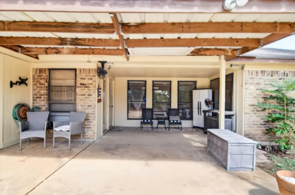 Single Family Residence For Sale in Mc Lennan County , 219 Willow Grove Road, Woodway, Texas 76712, 3 Bedroom, 3 Bathroom, 2 Garage spaces, 2,368 Sqft, built in 1976, mls#21376808, Real Estate Agent in Woodway, Homes For Sale in Mc Lennan county, Homes For Sale in Woodway, Realtor in Woodway Texas, Real Estate Brokerage Independent Realty Texas, Luminita Cordes Realtor