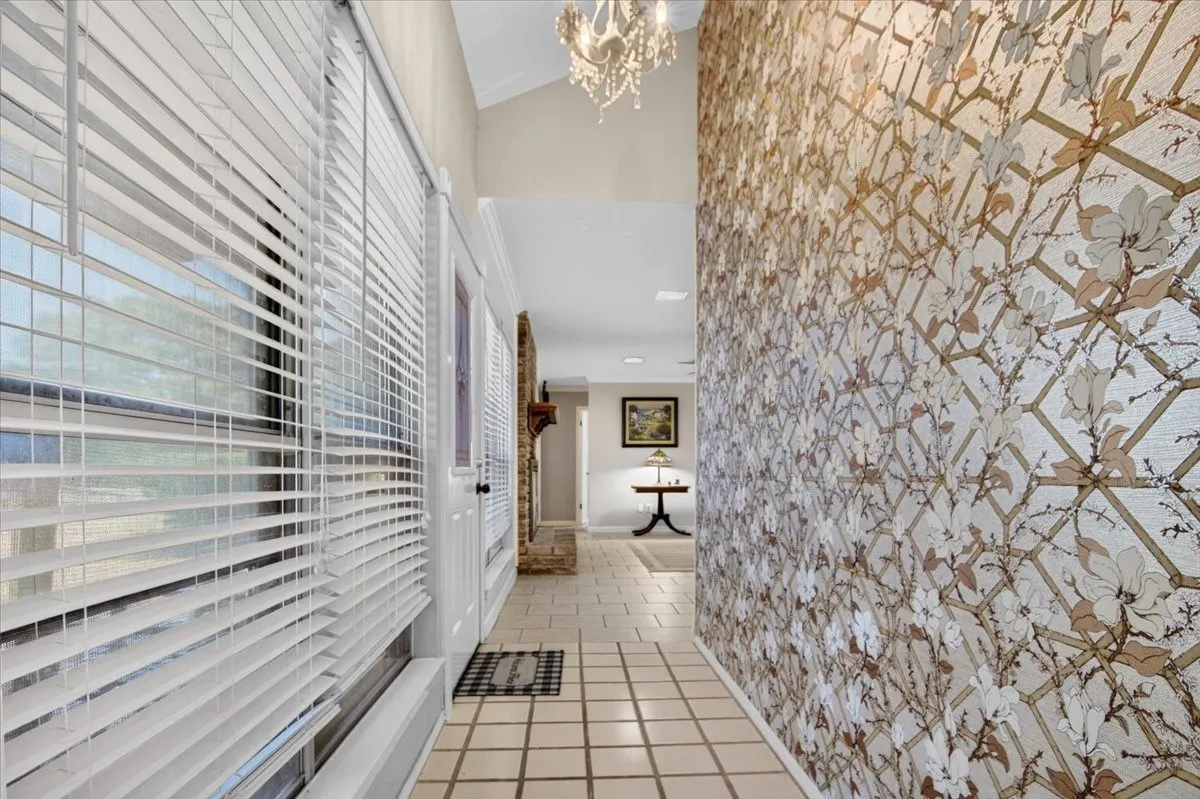 Single Family Residence For Sale in Mc Lennan County , 219 Willow Grove Road, Woodway, Texas 76712, 3 Bedroom, 3 Bathroom, 2 Garage spaces, 2,368 Sqft, built in 1976, mls#21376808, Real Estate Agent in Woodway, Homes For Sale in Mc Lennan county, Homes For Sale in Woodway, Realtor in Woodway Texas, Real Estate Brokerage Independent Realty Texas, Luminita Cordes Realtor