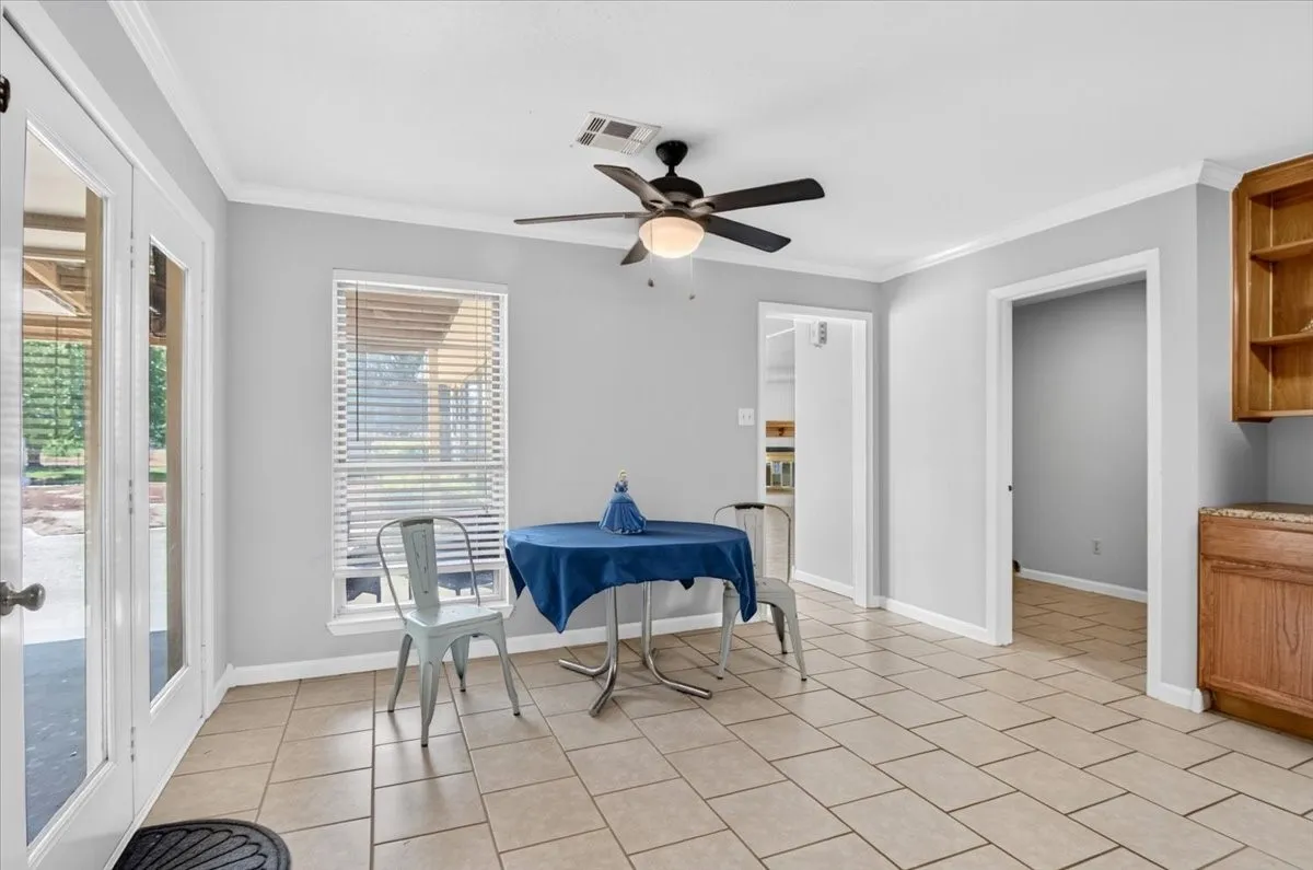 Single Family Residence For Sale in Mc Lennan County , 219 Willow Grove Road, Woodway, Texas 76712, 3 Bedroom, 3 Bathroom, 2 Garage spaces, 2,368 Sqft, built in 1976, mls#21376808, Real Estate Agent in Woodway, Homes For Sale in Mc Lennan county, Homes For Sale in Woodway, Realtor in Woodway Texas, Real Estate Brokerage Independent Realty Texas, Luminita Cordes Realtor