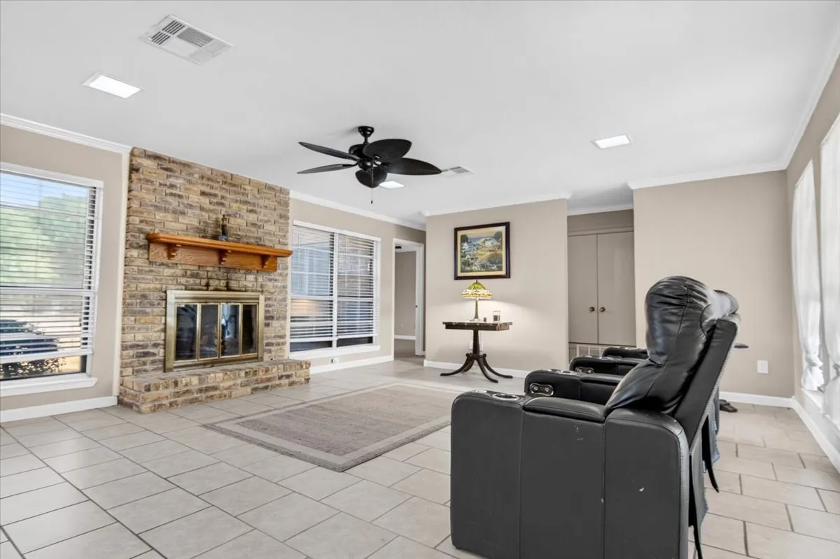 Single Family Residence For Sale in Mc Lennan County , 219 Willow Grove Road, Woodway, Texas 76712, 3 Bedroom, 3 Bathroom, 2 Garage spaces, 2,368 Sqft, built in 1976, mls#21376808, Real Estate Agent in Woodway, Homes For Sale in Mc Lennan county, Homes For Sale in Woodway, Realtor in Woodway Texas, Real Estate Brokerage Independent Realty Texas, Luminita Cordes Realtor