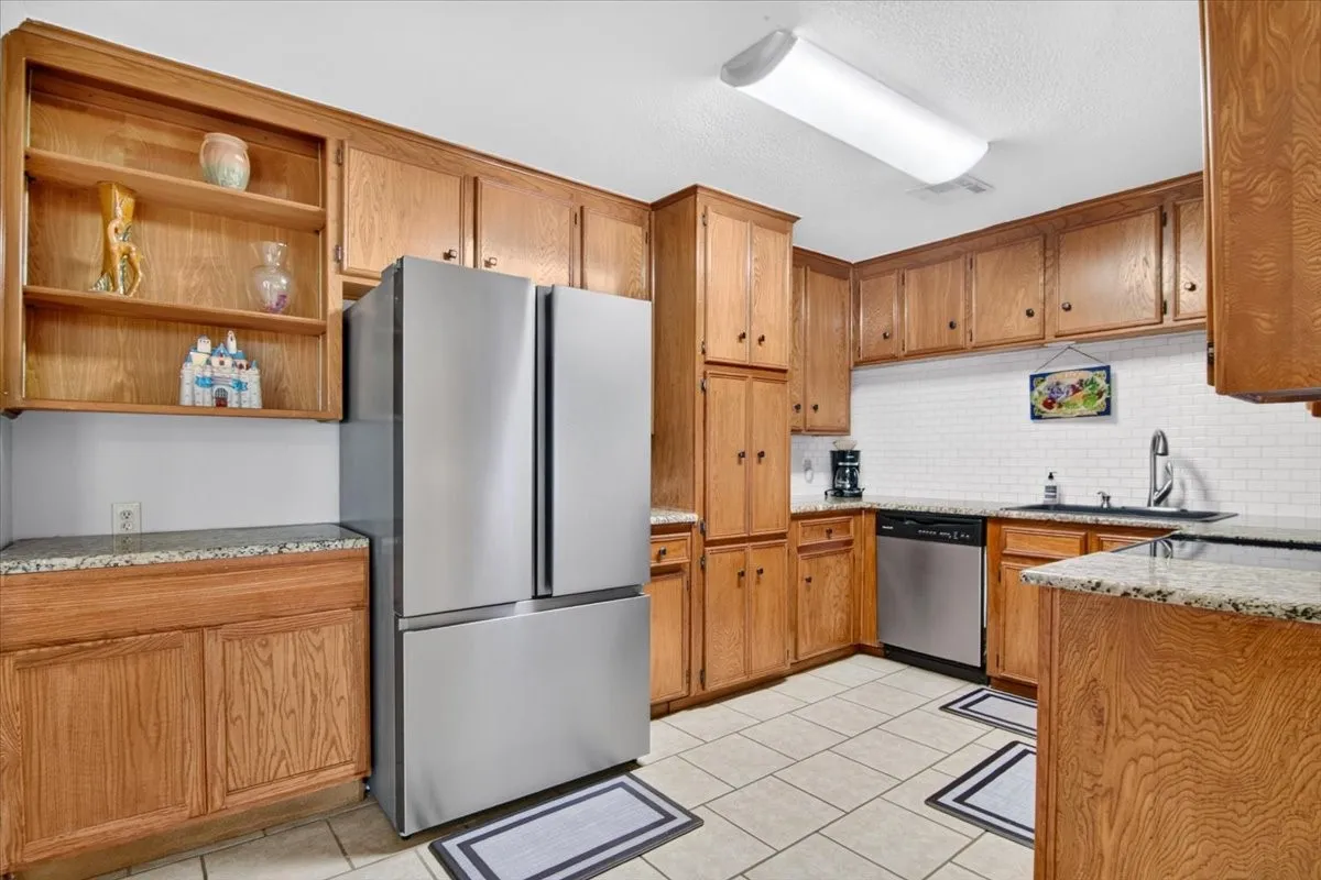 Single Family Residence For Sale in Mc Lennan County , 219 Willow Grove Road, Woodway, Texas 76712, 3 Bedroom, 3 Bathroom, 2 Garage spaces, 2,368 Sqft, built in 1976, mls#21376808, Real Estate Agent in Woodway, Homes For Sale in Mc Lennan county, Homes For Sale in Woodway, Realtor in Woodway Texas, Real Estate Brokerage Independent Realty Texas, Luminita Cordes Realtor