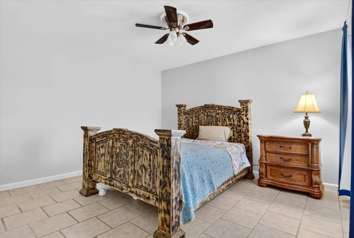 Single Family Residence For Sale in Mc Lennan County , 219 Willow Grove Road, Woodway, Texas 76712, 3 Bedroom, 3 Bathroom, 2 Garage spaces, 2,368 Sqft, built in 1976, mls#21376808, Real Estate Agent in Woodway, Homes For Sale in Mc Lennan county, Homes For Sale in Woodway, Realtor in Woodway Texas, Real Estate Brokerage Independent Realty Texas, Luminita Cordes Realtor