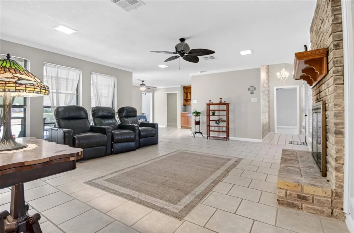 Single Family Residence For Sale in Mc Lennan County , 219 Willow Grove Road, Woodway, Texas 76712, 3 Bedroom, 3 Bathroom, 2 Garage spaces, 2,368 Sqft, built in 1976, mls#21376808, Real Estate Agent in Woodway, Homes For Sale in Mc Lennan county, Homes For Sale in Woodway, Realtor in Woodway Texas, Real Estate Brokerage Independent Realty Texas, Luminita Cordes Realtor