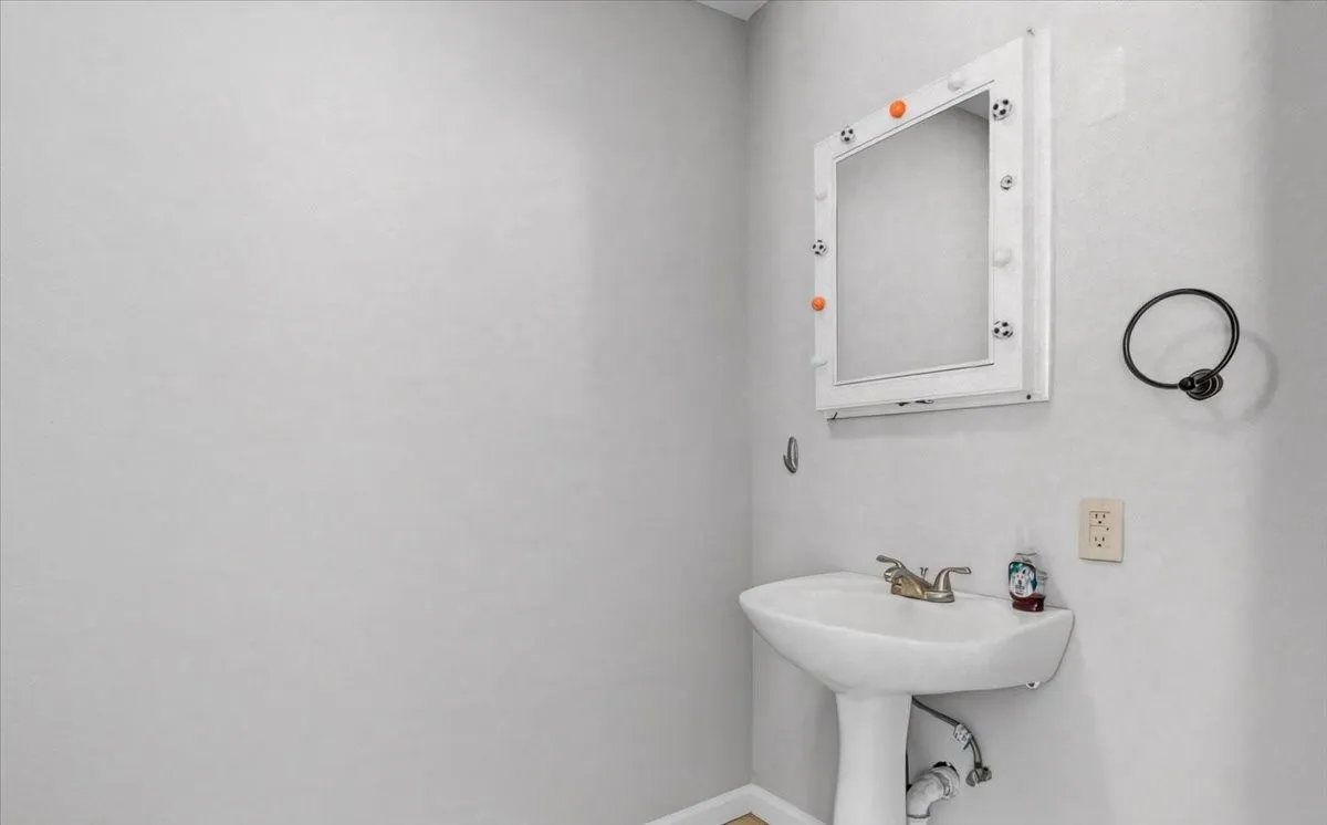 Single Family Residence For Sale in Mc Lennan County , 219 Willow Grove Road, Woodway, Texas 76712, 3 Bedroom, 3 Bathroom, 2 Garage spaces, 2,368 Sqft, built in 1976, mls#21376808, Real Estate Agent in Woodway, Homes For Sale in Mc Lennan county, Homes For Sale in Woodway, Realtor in Woodway Texas, Real Estate Brokerage Independent Realty Texas, Luminita Cordes Realtor