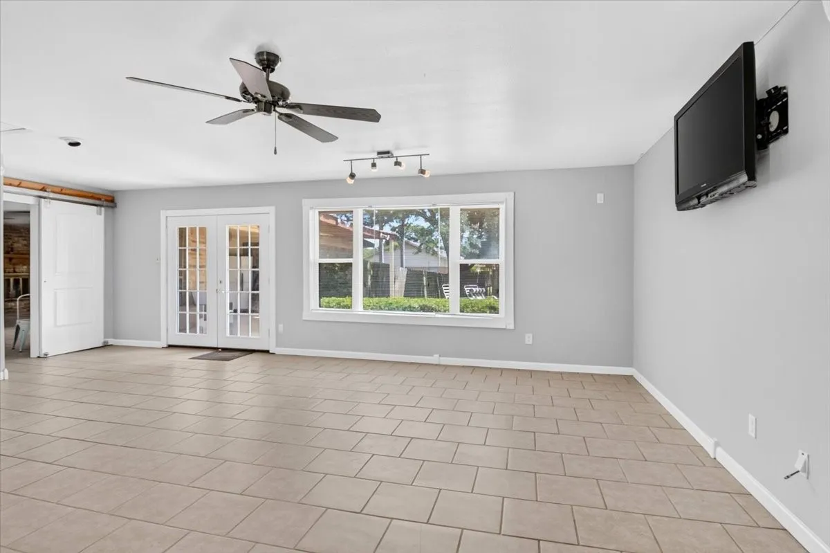 Single Family Residence For Sale in Mc Lennan County , 219 Willow Grove Road, Woodway, Texas 76712, 3 Bedroom, 3 Bathroom, 2 Garage spaces, 2,368 Sqft, built in 1976, mls#21376808, Real Estate Agent in Woodway, Homes For Sale in Mc Lennan county, Homes For Sale in Woodway, Realtor in Woodway Texas, Real Estate Brokerage Independent Realty Texas, Luminita Cordes Realtor