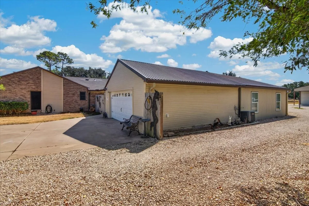 Single Family Residence For Sale in Mc Lennan County , 219 Willow Grove Road, Woodway, Texas 76712, 3 Bedroom, 3 Bathroom, 2 Garage spaces, 2,368 Sqft, built in 1976, mls#21376808, Real Estate Agent in Woodway, Homes For Sale in Mc Lennan county, Homes For Sale in Woodway, Realtor in Woodway Texas, Real Estate Brokerage Independent Realty Texas, Luminita Cordes Realtor