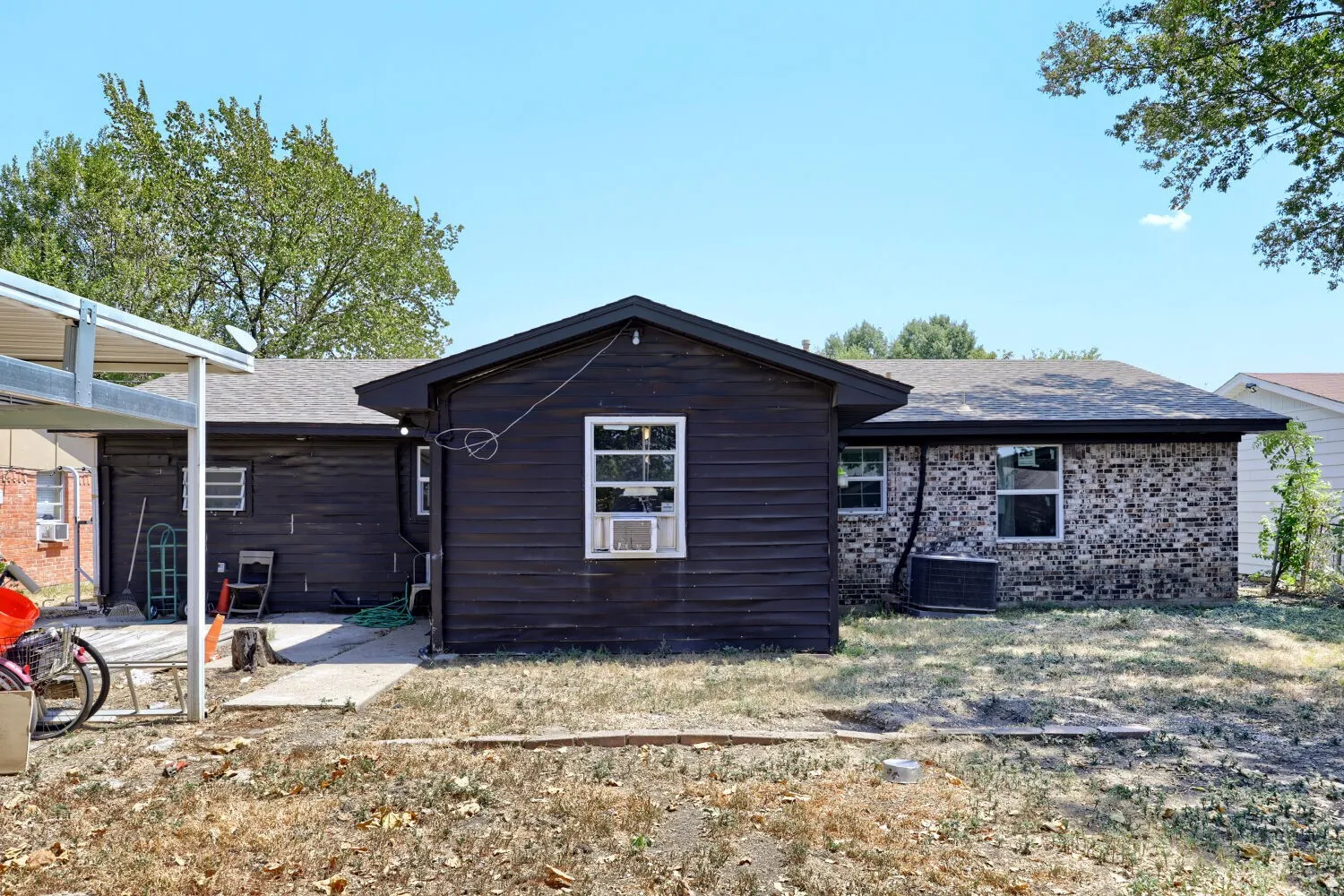 Single Family Residence For Sale in Dallas County , 2305 Arcady Lane, Lancaster, Texas 75134, 4 Bedroom, 2 Bathroom, 1 Garage spaces, 1,145 Sqft, built in 1962, mls#21376145, Real Estate Agent in Lancaster, Homes For Sale in Dallas county, Homes For Sale in Lancaster, Realtor in Lancaster Texas, Real Estate Brokerage Independent Realty Texas, Luminita Cordes Realtor