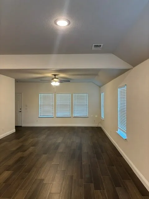 Single Family Residence For Sale in Fannin County , 305 Sunnyside Drive, Trenton, Texas 75490, 3 Bedroom, 2 Bathroom, 2 Garage spaces, 1,832 Sqft, built in 2021, mls#21377201, Real Estate Agent in Trenton, Homes For Sale in Fannin county, Homes For Sale in Trenton, Realtor in Trenton Texas, Real Estate Brokerage Independent Realty Texas, Luminita Cordes Realtor