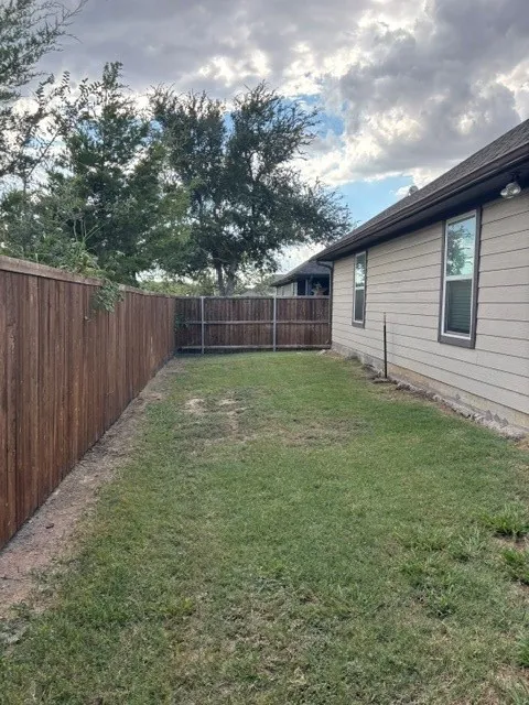 Single Family Residence For Sale in Fannin County , 305 Sunnyside Drive, Trenton, Texas 75490, 3 Bedroom, 2 Bathroom, 2 Garage spaces, 1,832 Sqft, built in 2021, mls#21377201, Real Estate Agent in Trenton, Homes For Sale in Fannin county, Homes For Sale in Trenton, Realtor in Trenton Texas, Real Estate Brokerage Independent Realty Texas, Luminita Cordes Realtor
