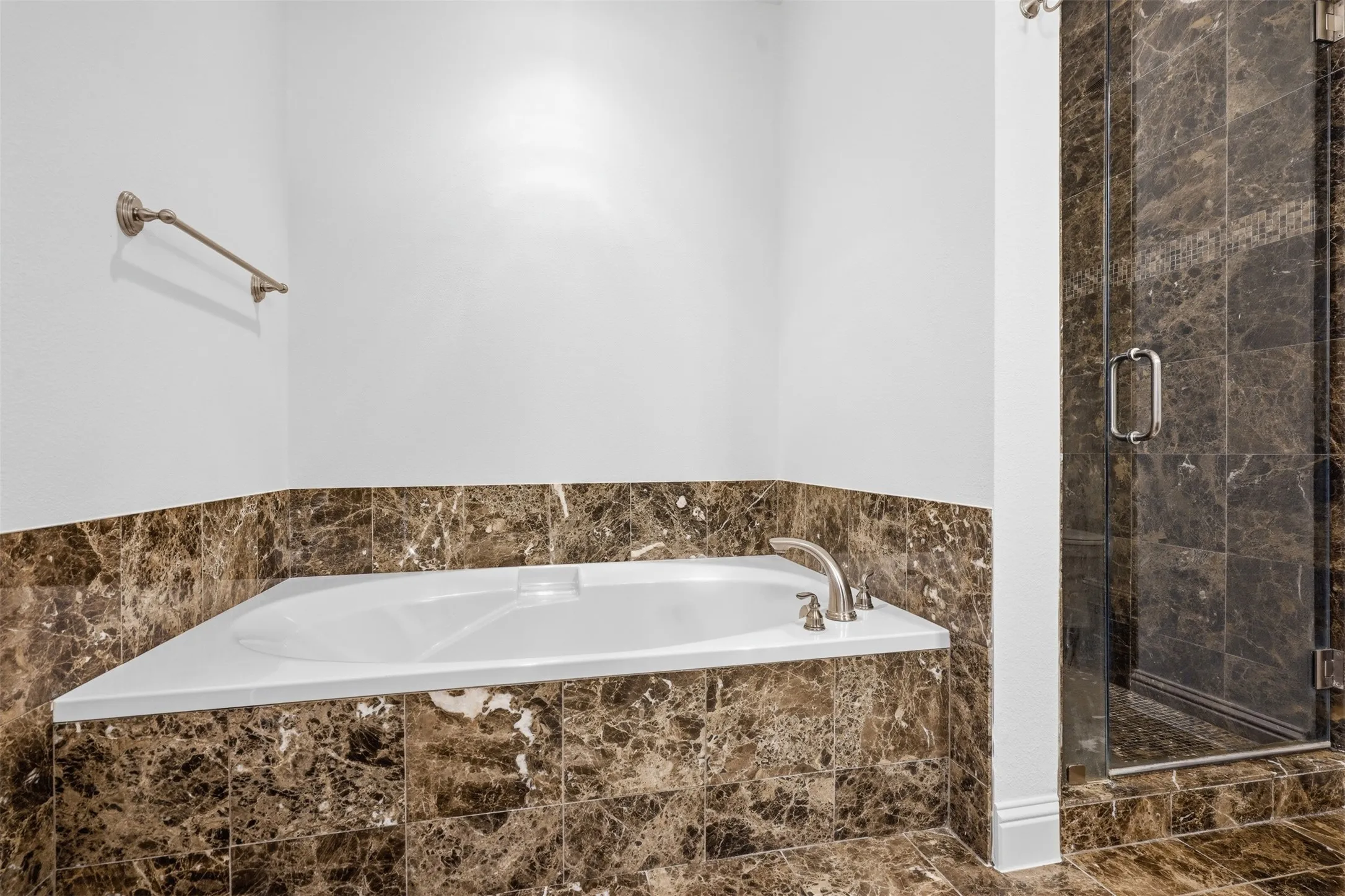 Townhouse For Sale in Tarrant County , 636 E Bluff Street, Fort Worth, Texas 76102, 2 Bedroom, 3 Bathroom, 2 Garage spaces, 2,203 Sqft, built in 2006, mls#21380043, Real Estate Agent in Fort Worth, Homes For Sale in Tarrant county, Homes For Sale in Fort Worth, Realtor in Fort Worth Texas, Real Estate Brokerage Independent Realty Texas, Luminita Cordes Realtor