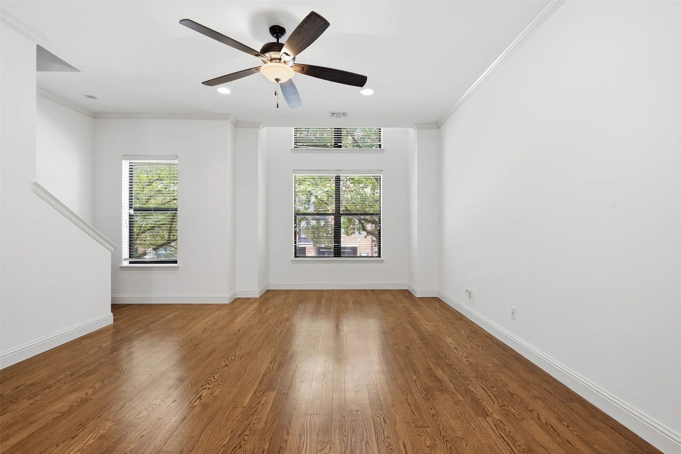 Townhouse For Sale in Tarrant County , 636 E Bluff Street, Fort Worth, Texas 76102, 2 Bedroom, 3 Bathroom, 2 Garage spaces, 2,203 Sqft, built in 2006, mls#21380043, Real Estate Agent in Fort Worth, Homes For Sale in Tarrant county, Homes For Sale in Fort Worth, Realtor in Fort Worth Texas, Real Estate Brokerage Independent Realty Texas, Luminita Cordes Realtor
