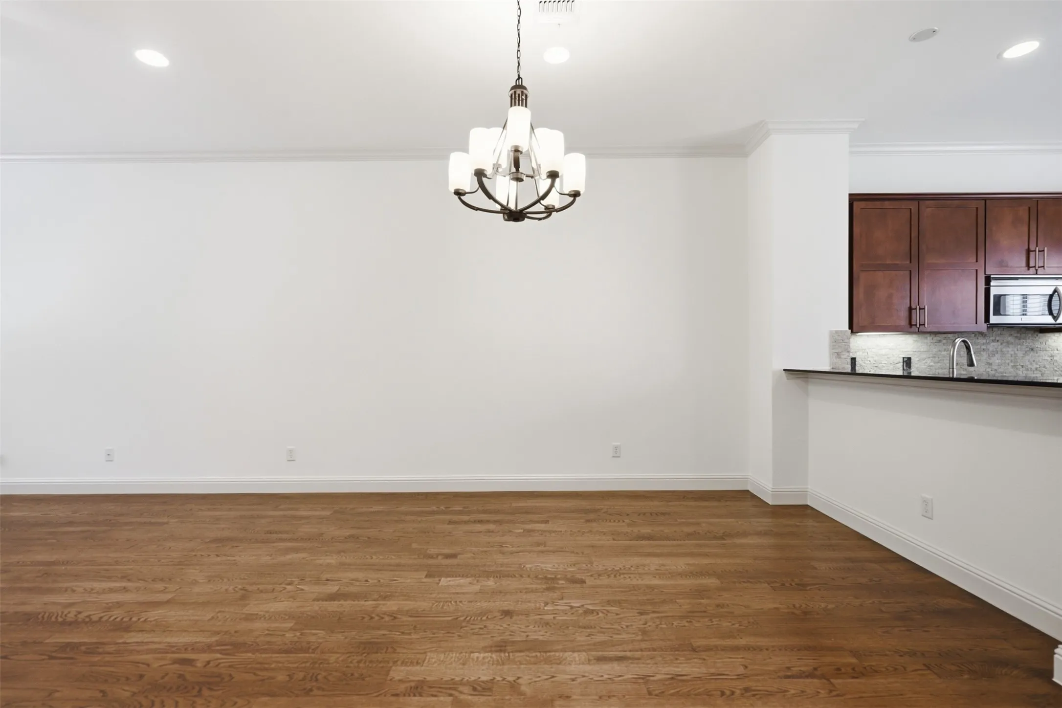 Townhouse For Sale in Tarrant County , 636 E Bluff Street, Fort Worth, Texas 76102, 2 Bedroom, 3 Bathroom, 2 Garage spaces, 2,203 Sqft, built in 2006, mls#21380043, Real Estate Agent in Fort Worth, Homes For Sale in Tarrant county, Homes For Sale in Fort Worth, Realtor in Fort Worth Texas, Real Estate Brokerage Independent Realty Texas, Luminita Cordes Realtor