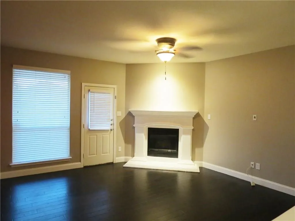 Single Family Residence For Rent in Tarrant County , 610 Poplar Vista Lane, Arlington, Texas 76002, 3 Bedroom, 2 Bathroom, 2 Garage spaces, 1,516 Sqft, built in 2005, mls#21379290, Real Estate Agent in Arlington, Homes For Rent in Tarrant county, Homes For Rent in Arlington, Realtor in Arlington Texas, Real Estate Brokerage Independent Realty Texas, Luminita Cordes Realtor